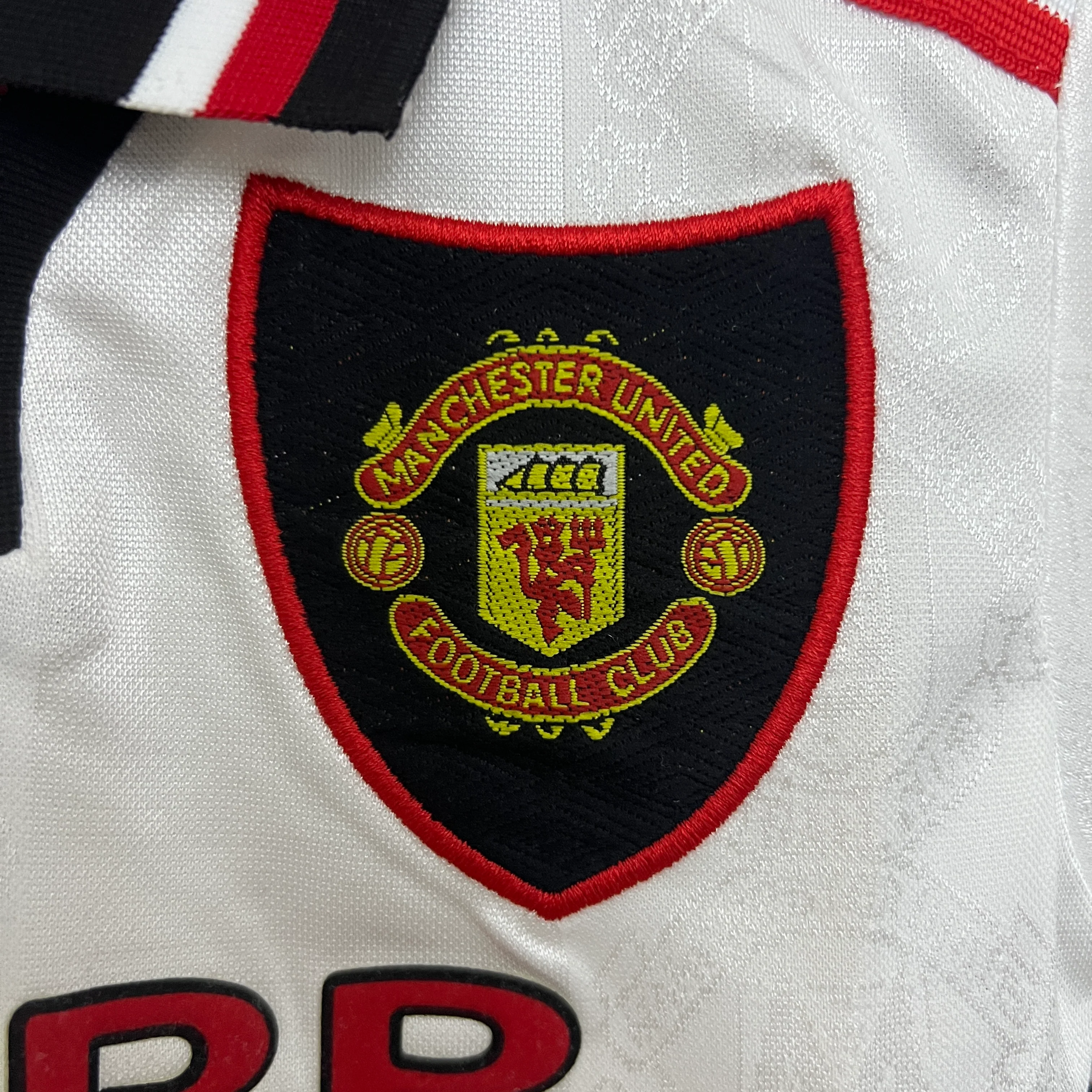 1997-98 Manchester United Away Retro KIDS 16-28 - Image 3