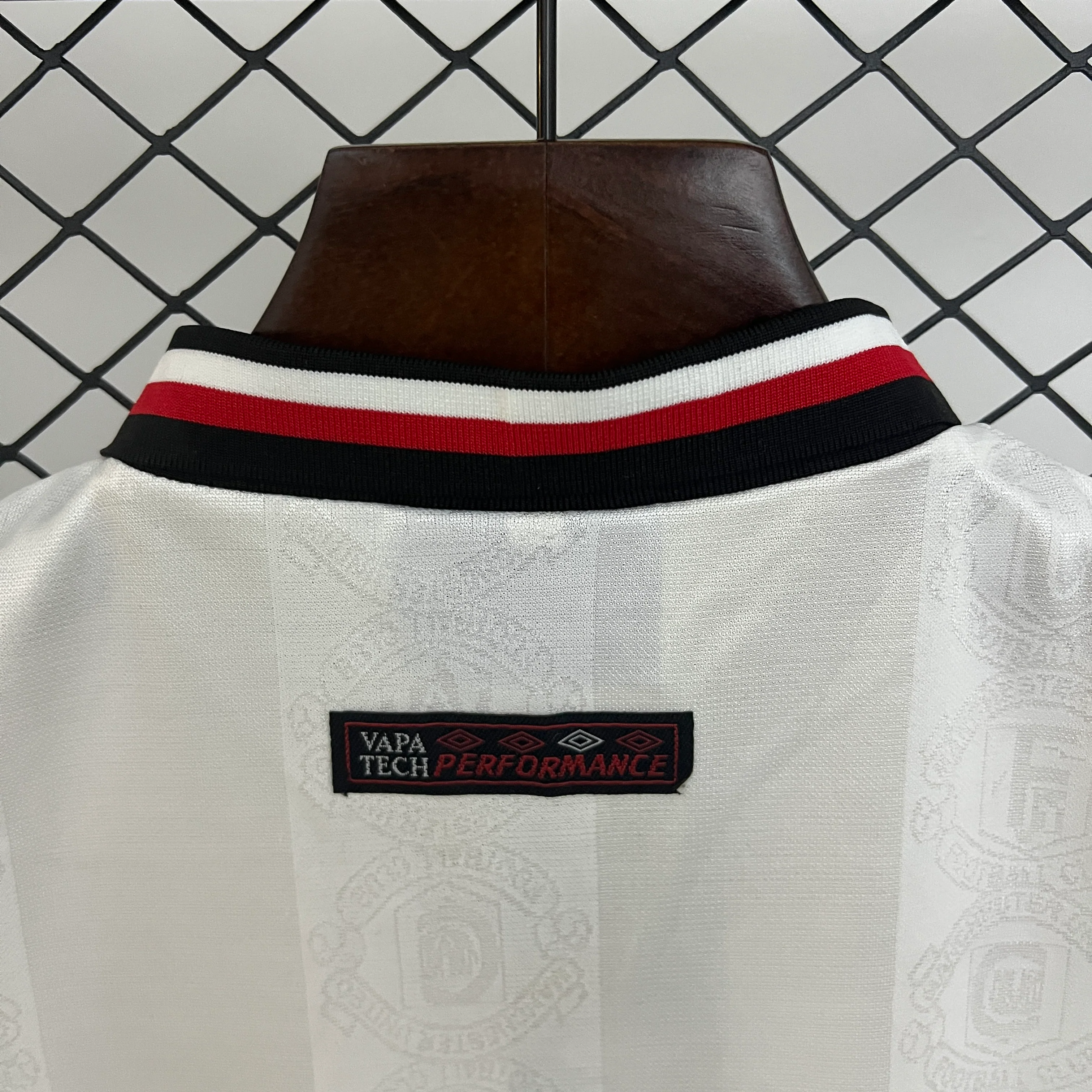 1997-98 Manchester United Away Retro KIDS 16-28 - Image 5