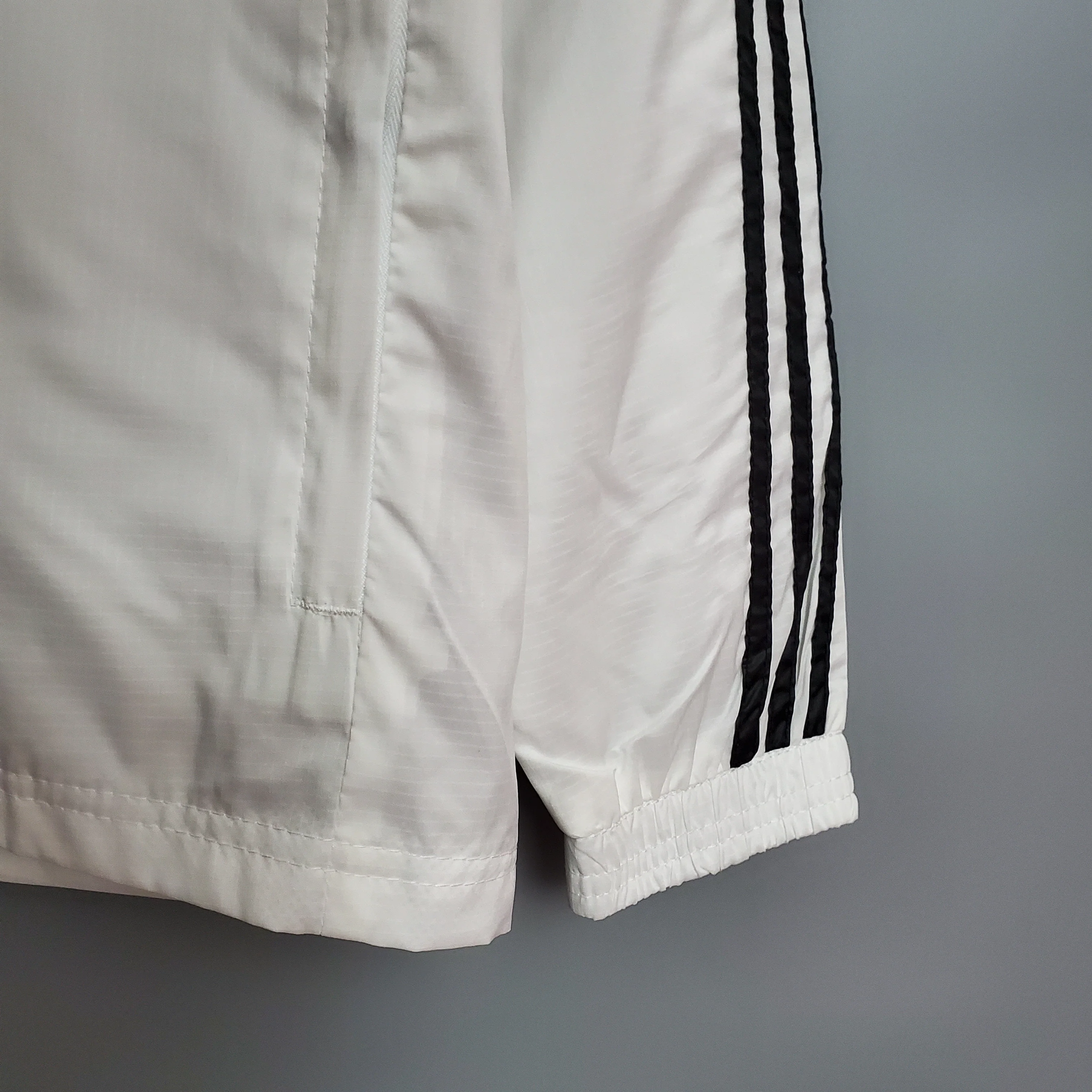 20-21 Windbreaker Manchester United white - black border S- XXL - Image 3