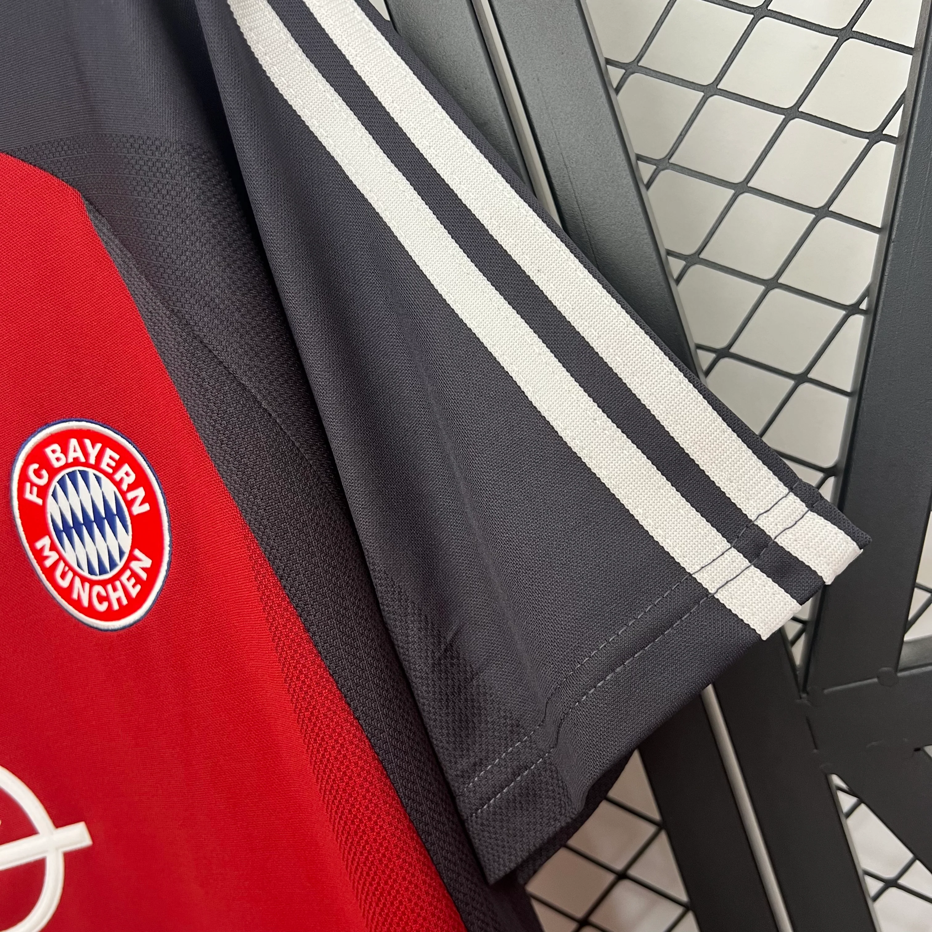 2001-02 Bayern Munich Home Retro S-2XL - Image 4