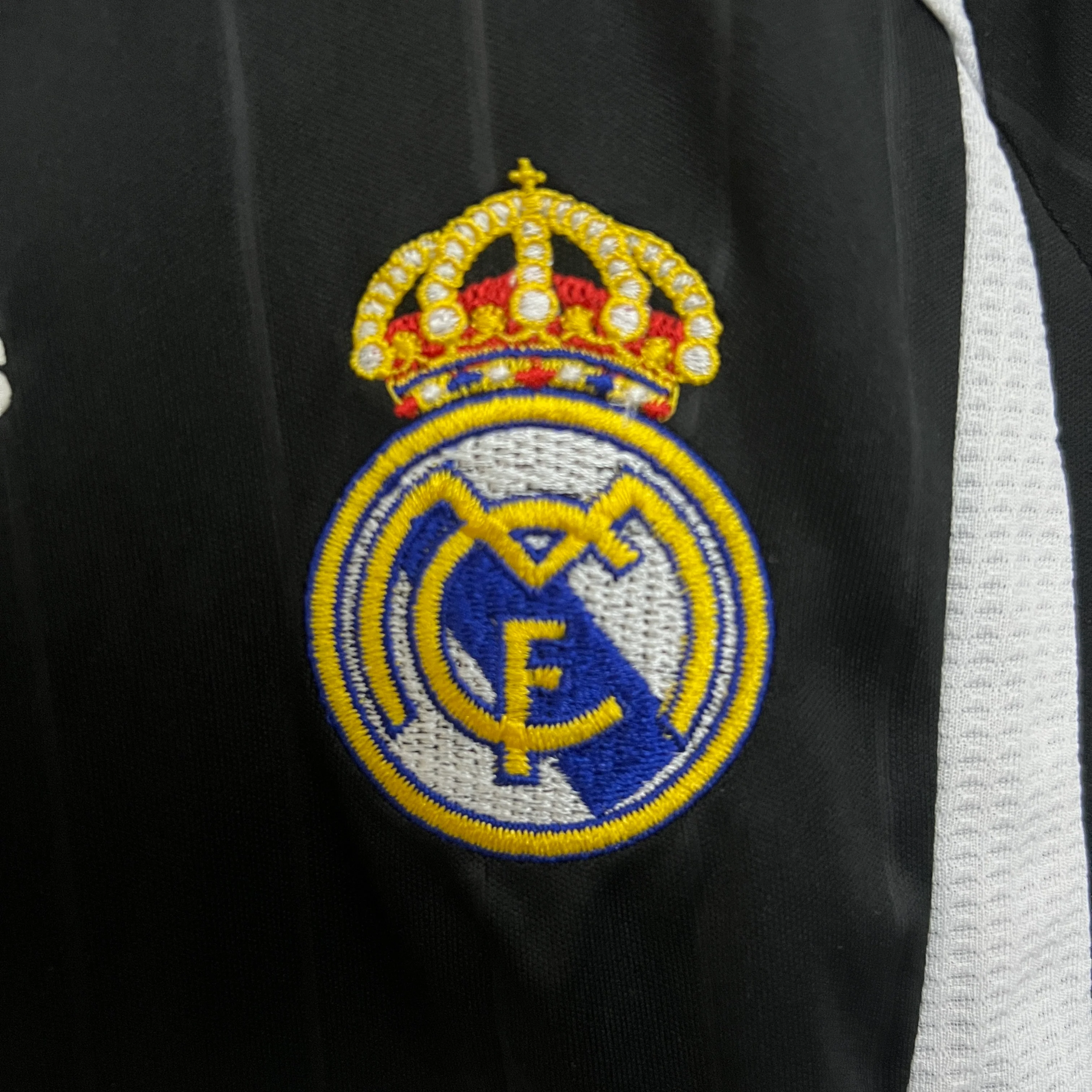 2006-07 Real Madrid Away Retro KIDS 16-28 - Image 3