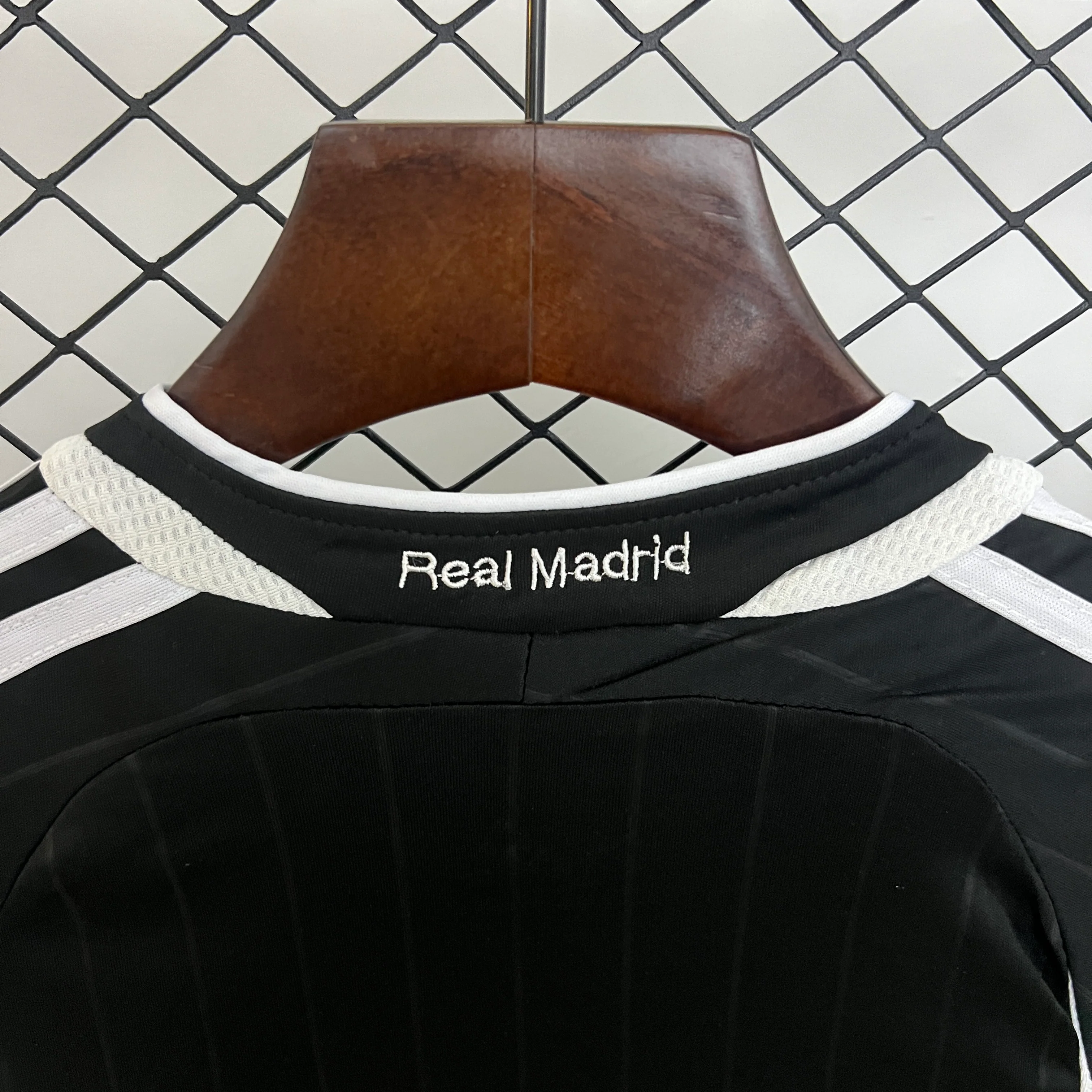 2006-07 Real Madrid Away Retro KIDS 16-28 - Image 6