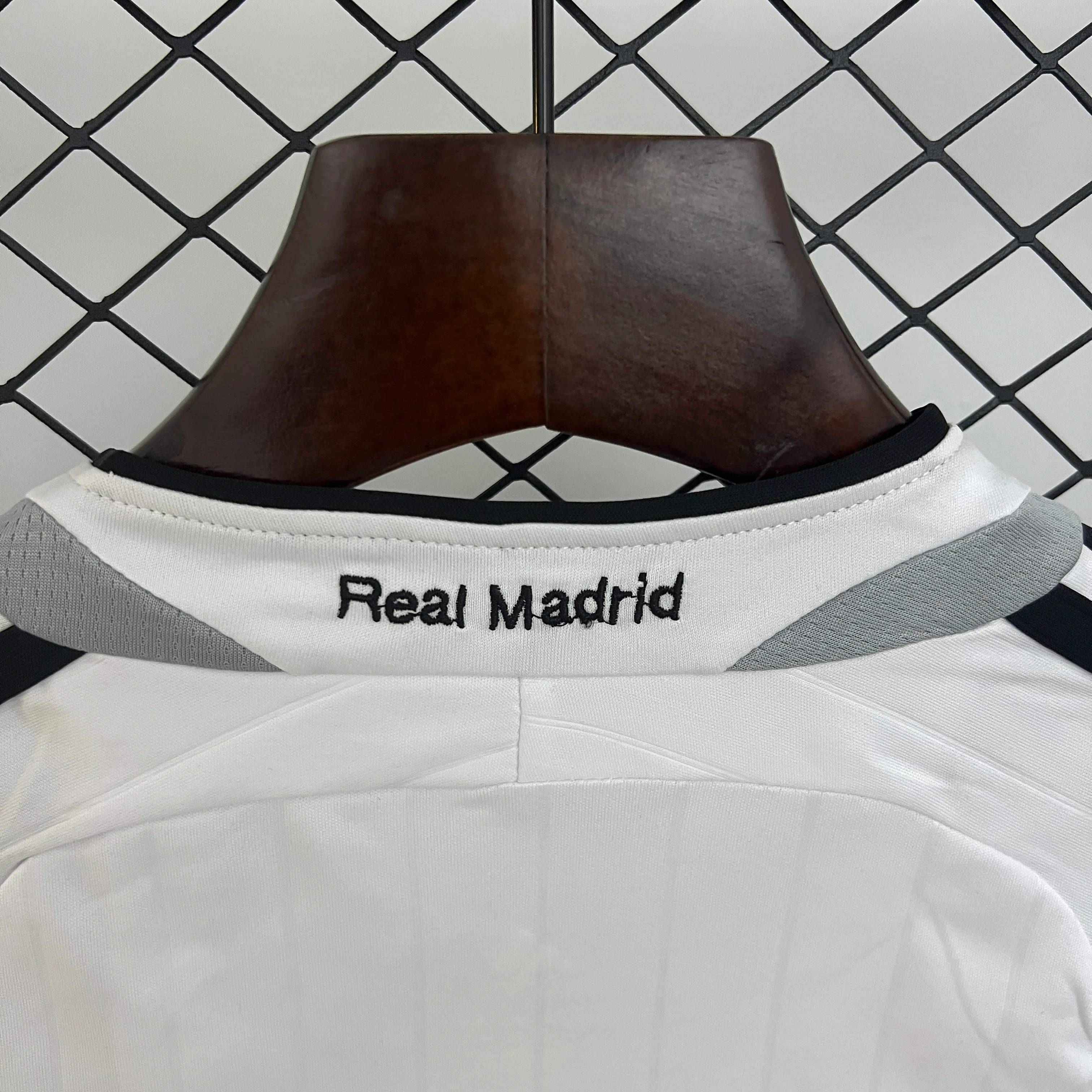 2006-07 Real Madrid Home Retro KIDS 16-28 - Image 7
