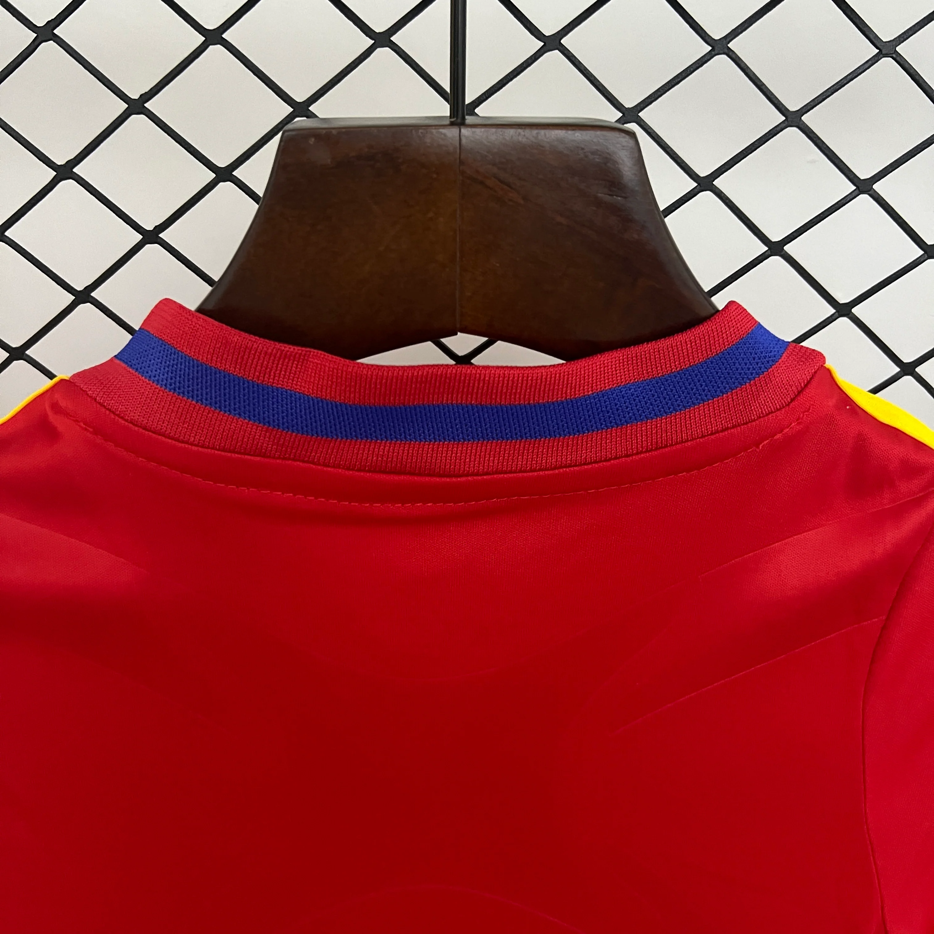 2010 Spain Home Retro Kids 16-28 - Image 5