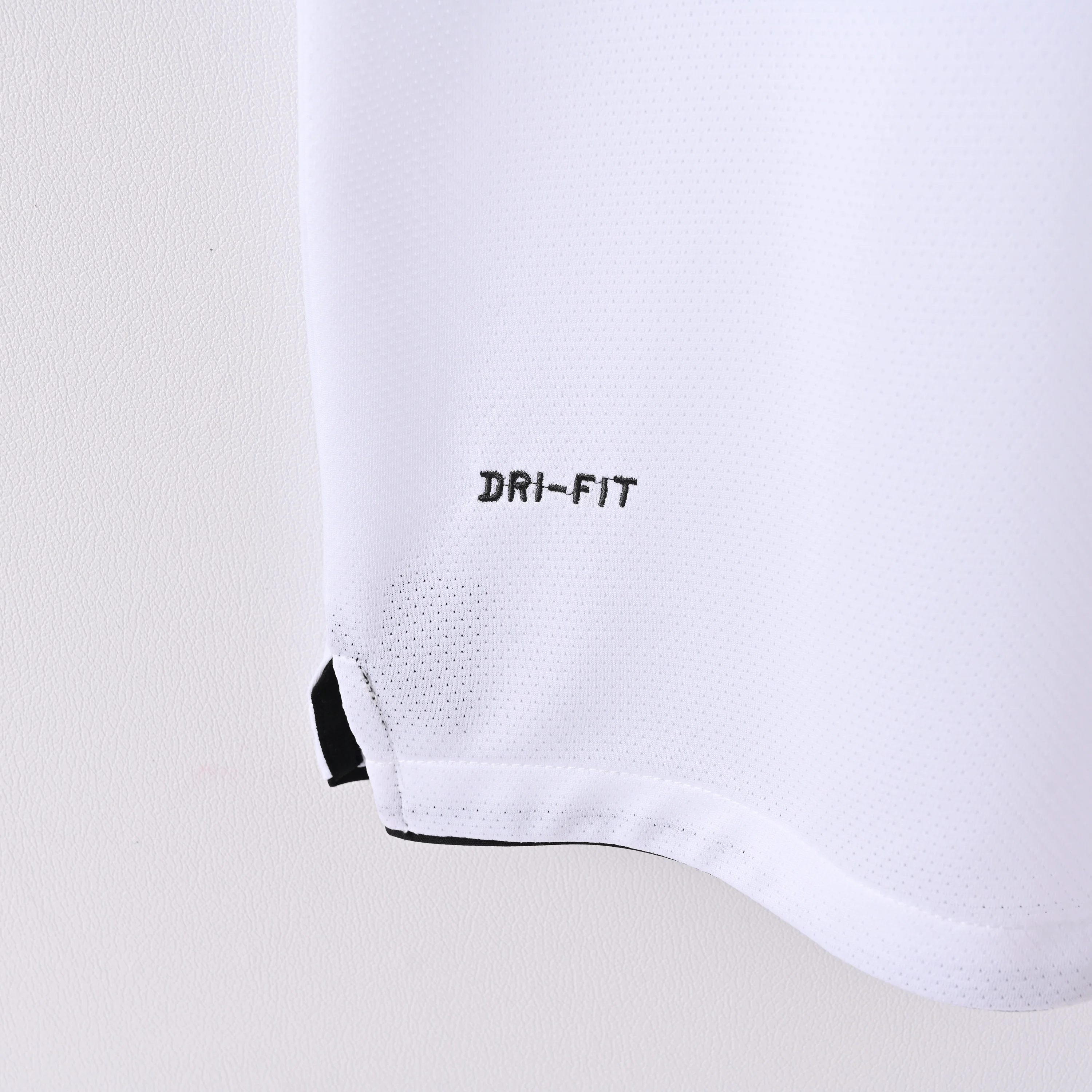 2011-12 Manchester United Away Retro S-2XL - Image 6