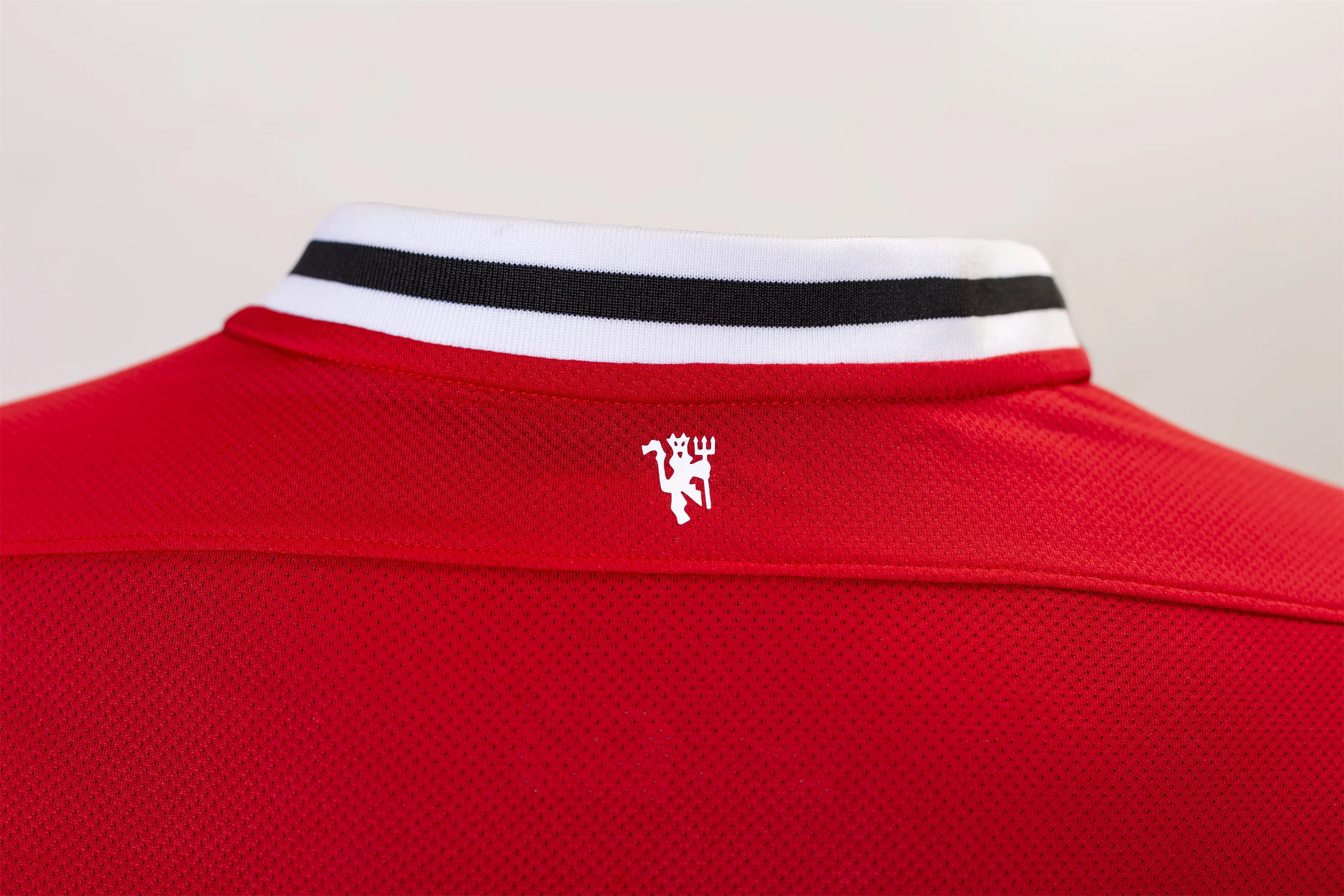 2011-12 Manchester United Home Retro S-2XL - Image 4