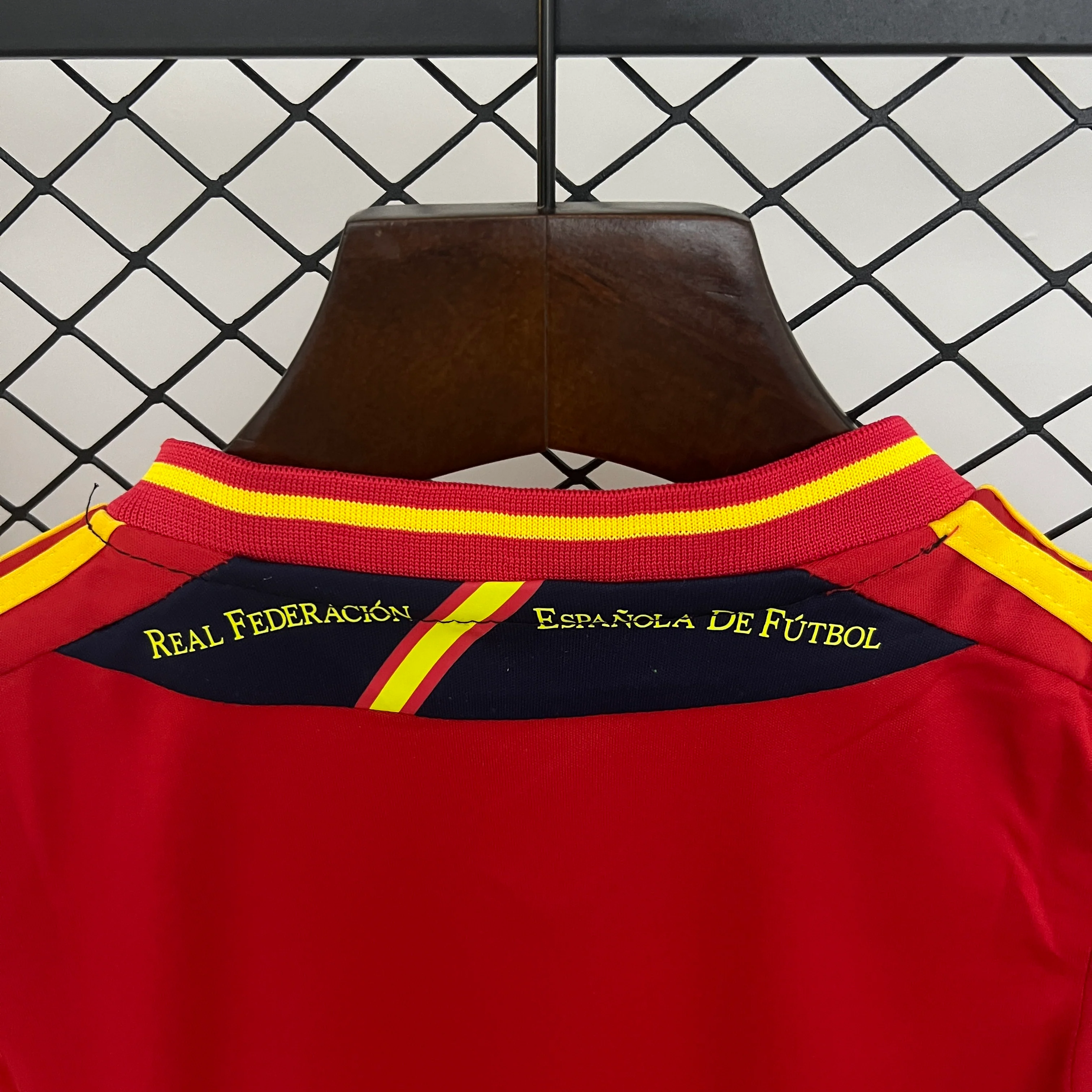 2012 Spain Home Retro Kids 16-28 - Image 4