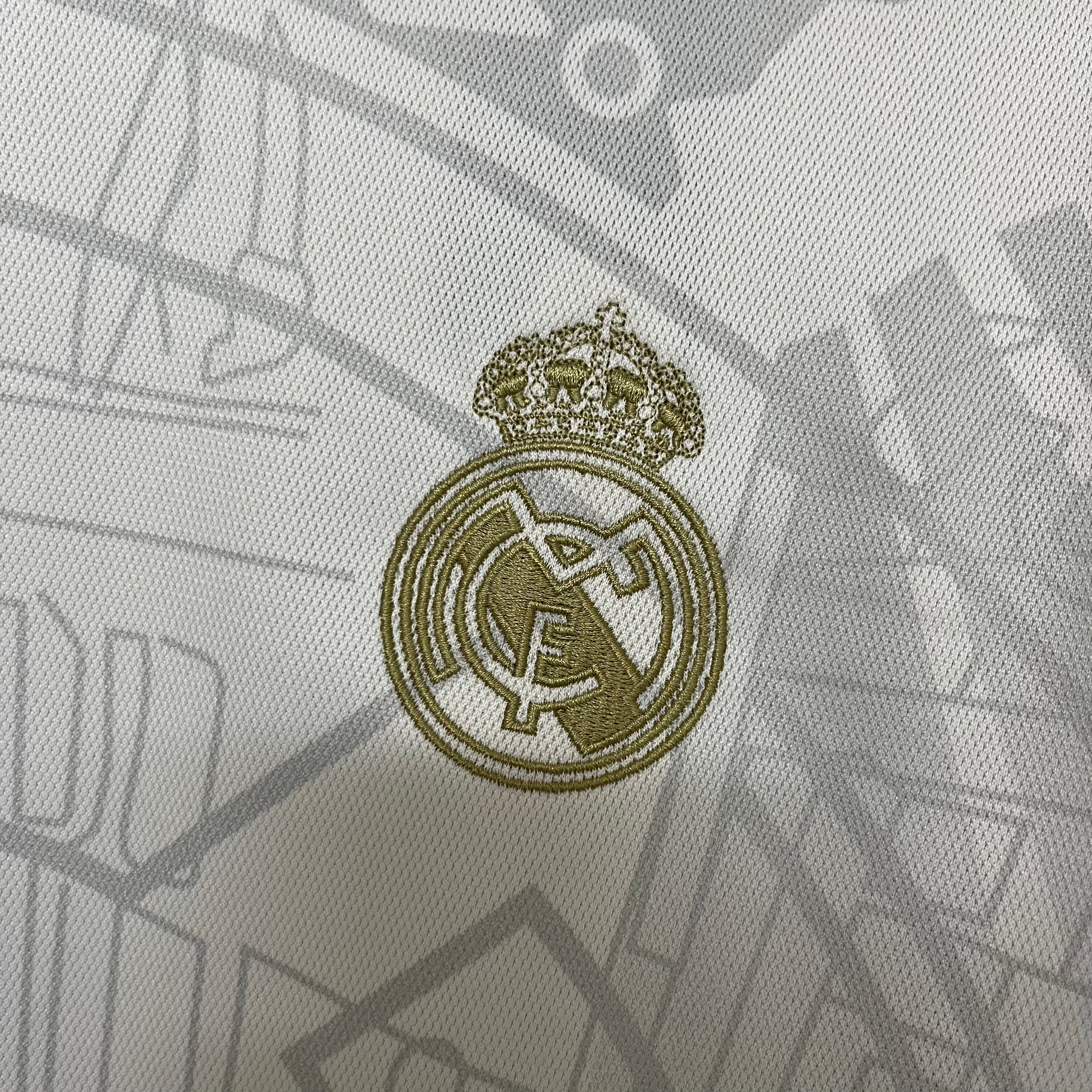 2025-26 Real Madrid Special Edition Platinum - Image 5