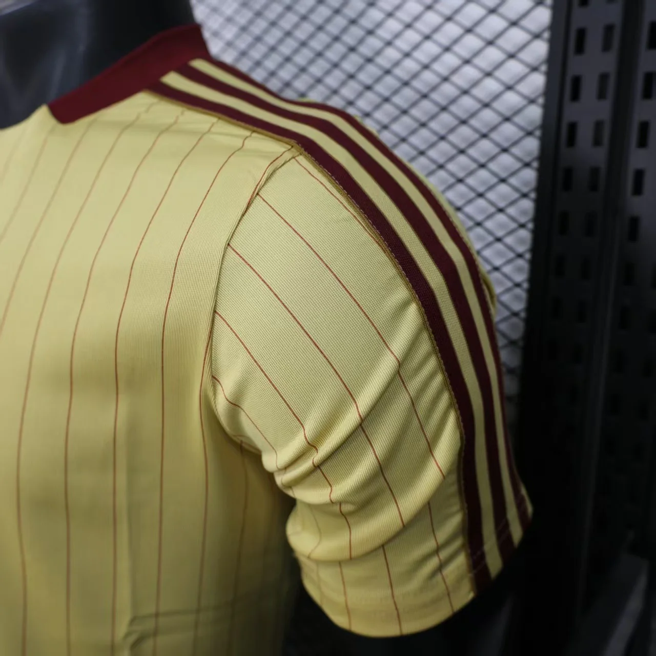 2025-26 Arsenal Casual Style Yellow Player S-2XL - Image 3