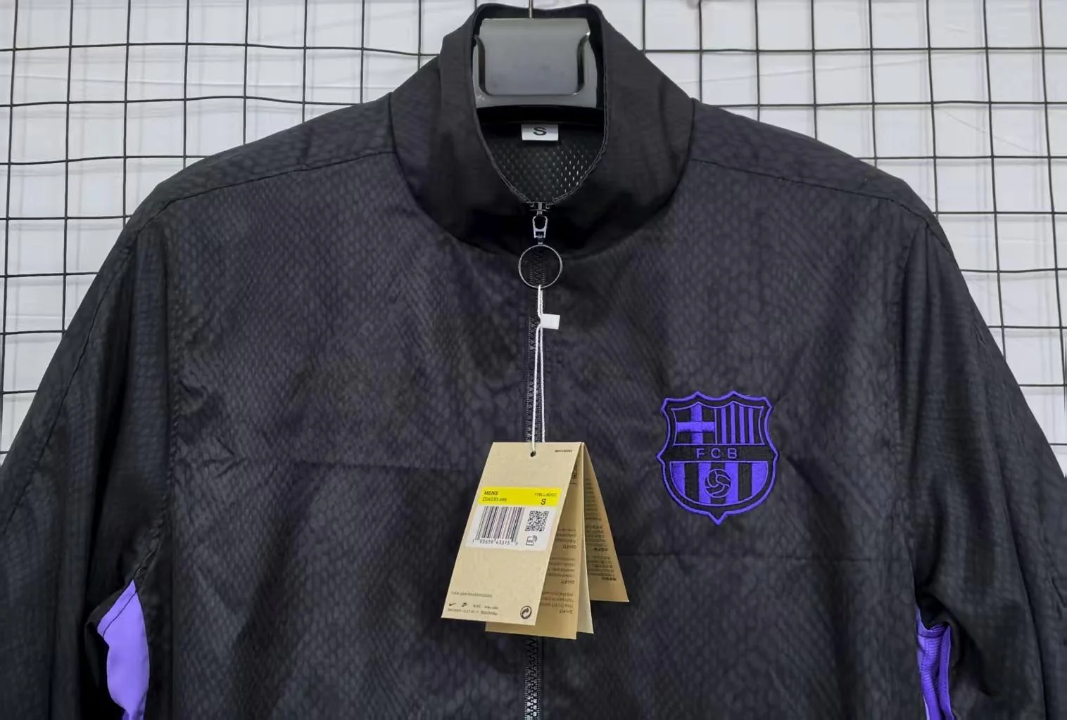 2025-26 Barcelona Retro Thick Embroidered Fully Waterproof Windbreaker S-2XL - Image 4
