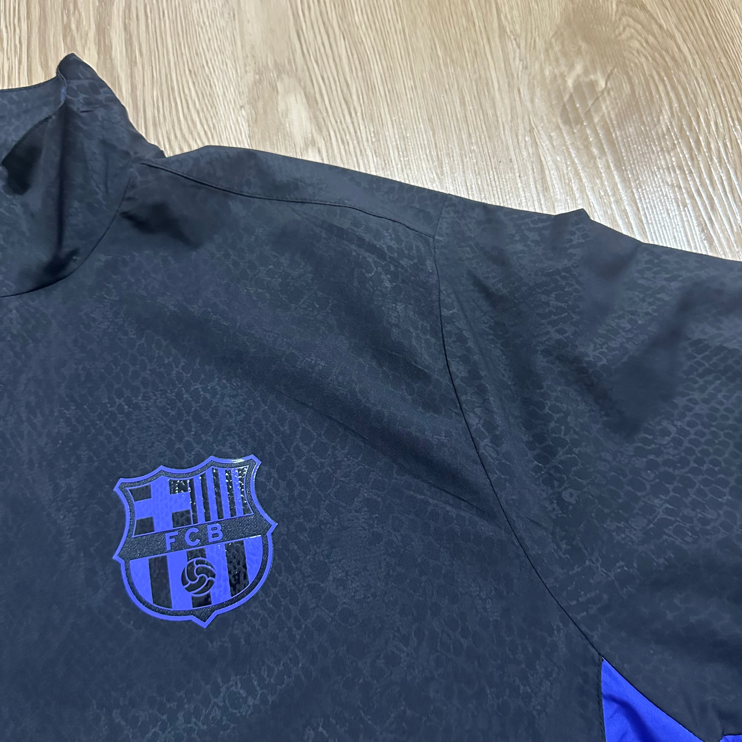 2025-26 Barcelona Snakeskin windbreaker S-2XL - Image 4