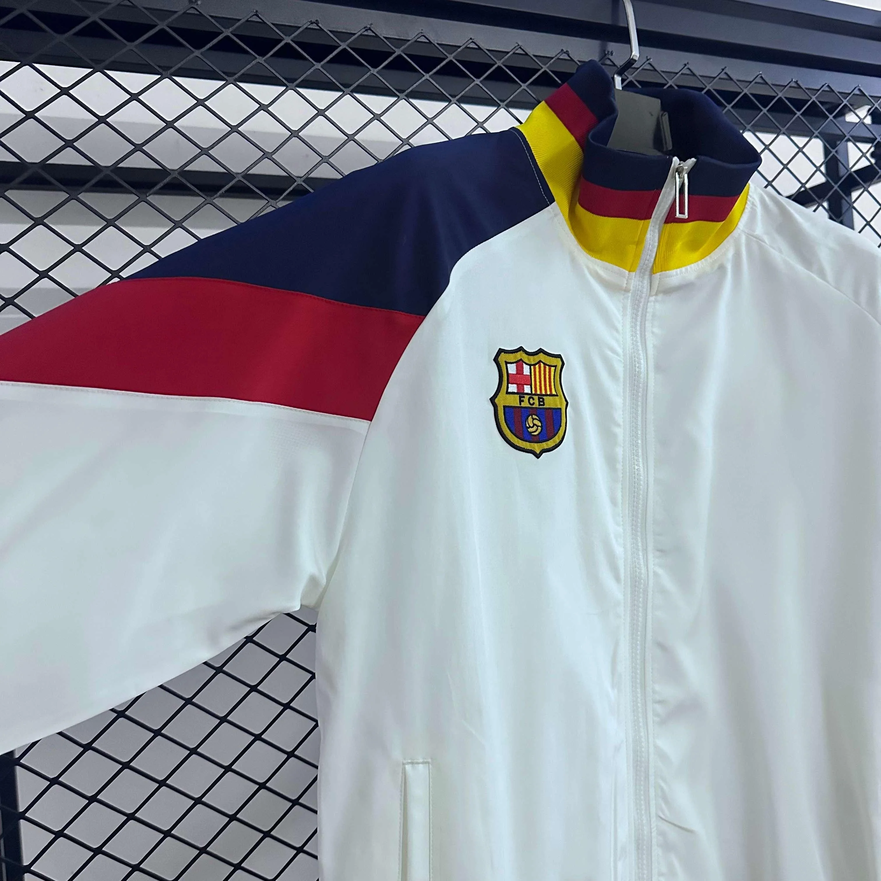 2025-26 Barcelona Waterproof Jacket Embroidered Windbreaker S-2XL - Image 6
