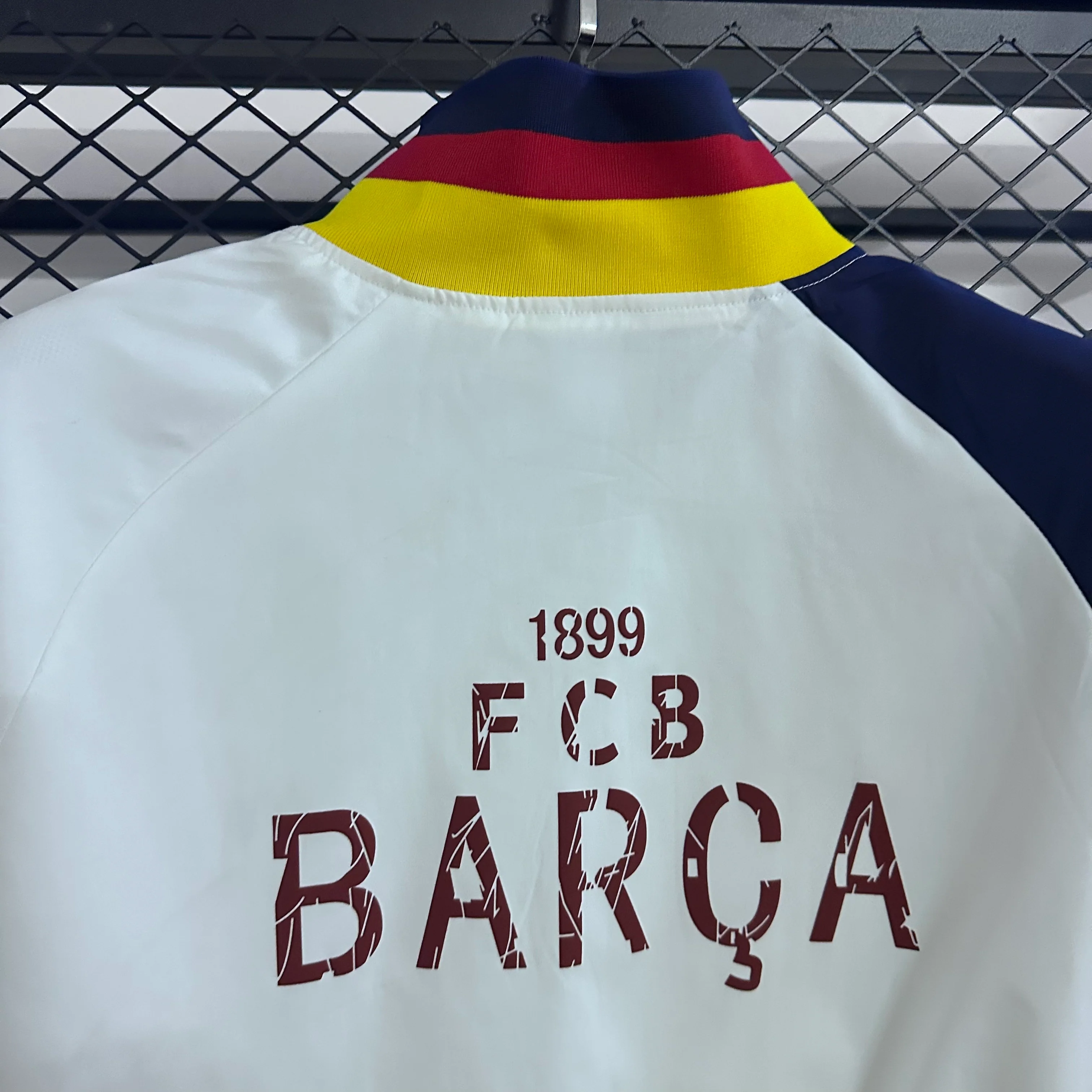 2025-26 Barcelona White Windbreaker S-2XL - Image 3