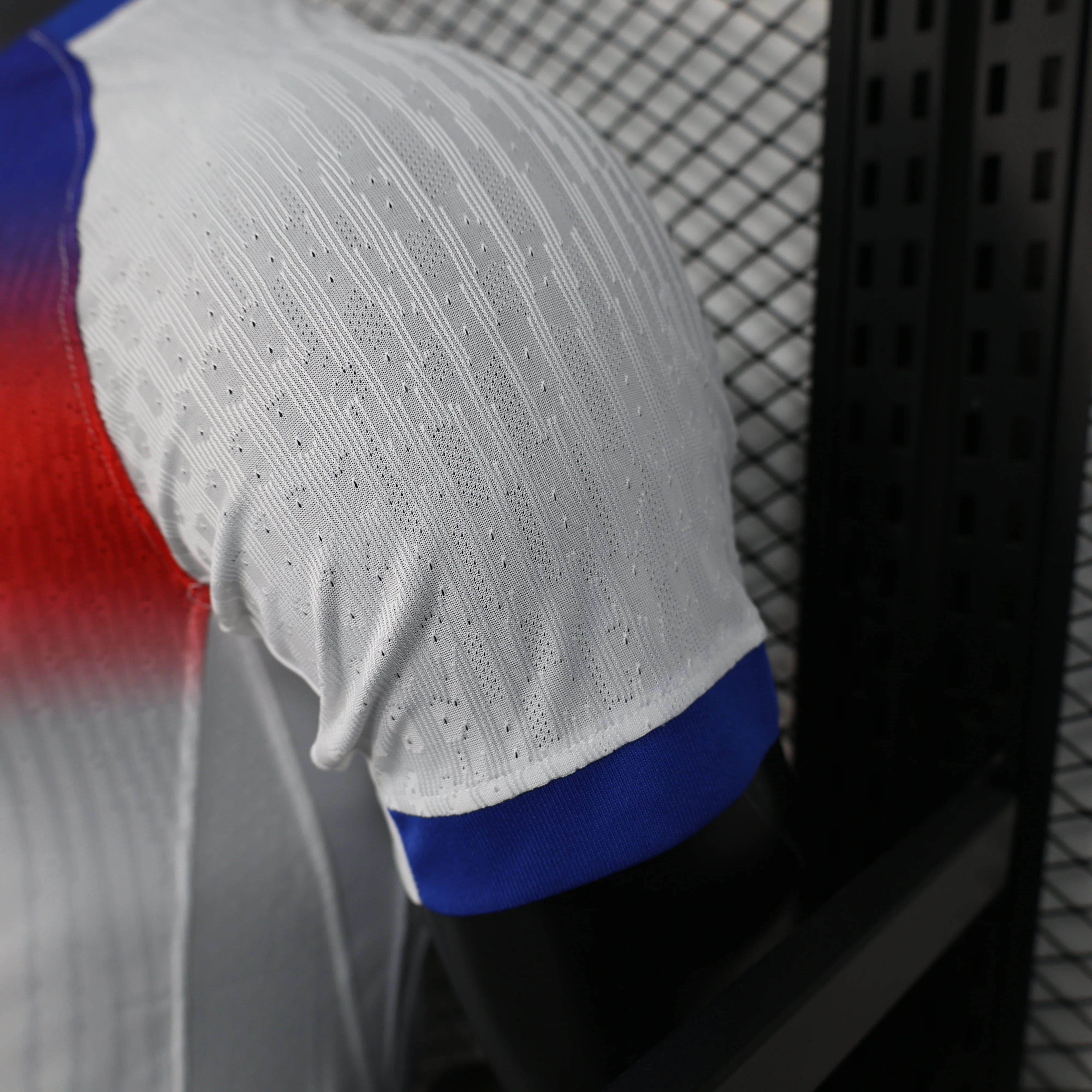 2025-26 England Home Player S-XXL - Image 3