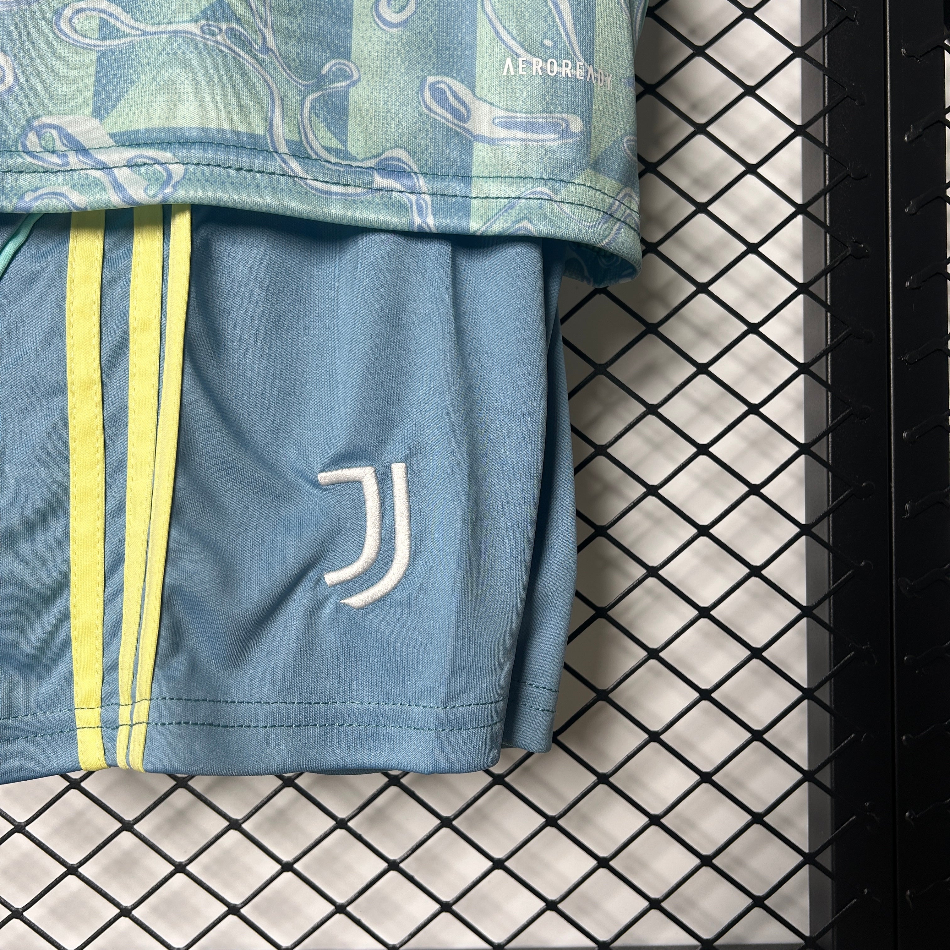 2025-26 Juventus Away KIDS 16-28 - Image 3