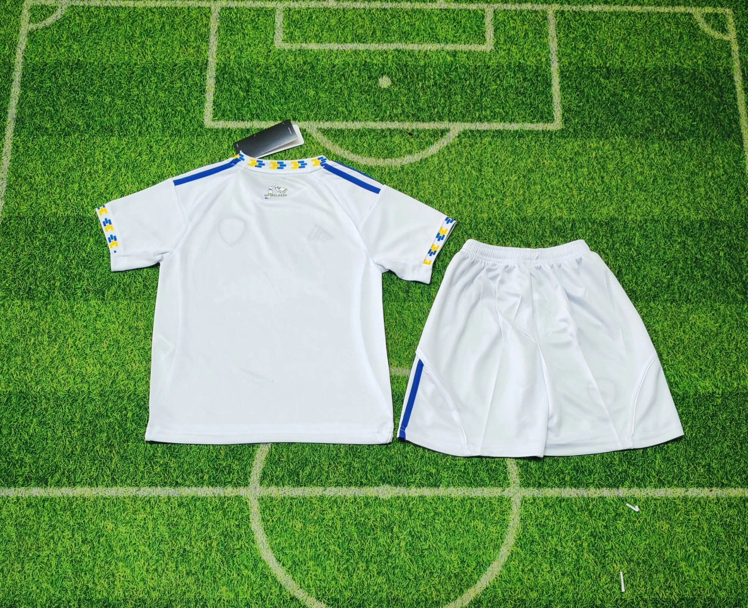 2025-26 Leeds United Home KIDS 16-28 - Image 2