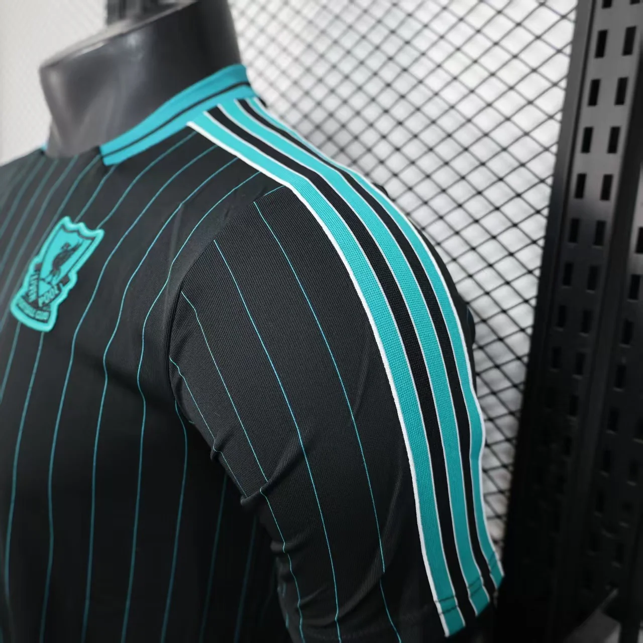 2025-26 Liverpool Casual Style Player S-2XL - Image 2