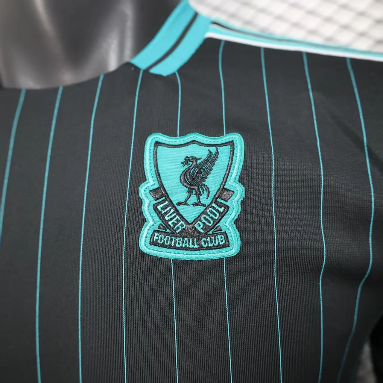 2025-26 Liverpool Casual Style Player S-2XL - Image 3