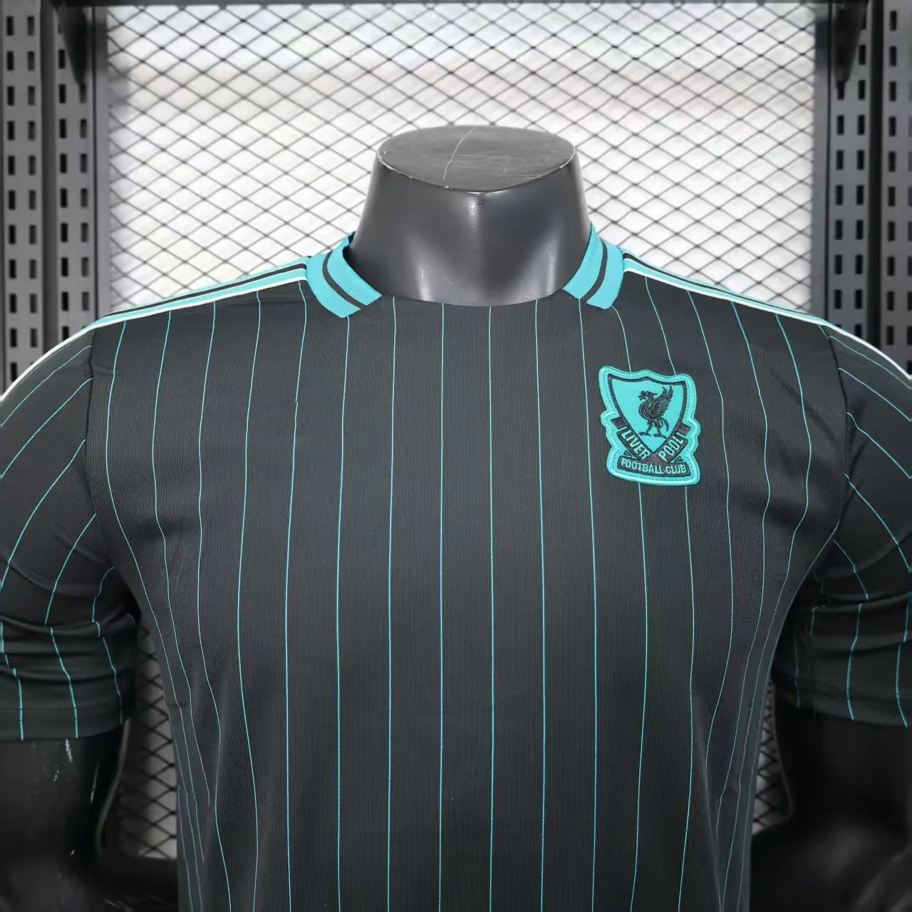 2025-26 Liverpool Casual Style Player S-2XL - Image 4