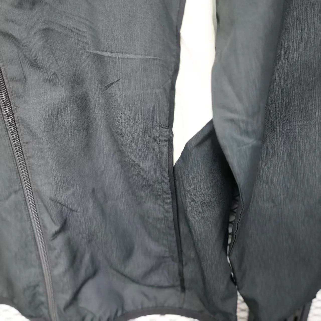 2025-26 Liverpool windbreaker Black (with net) S-2XL - Image 6