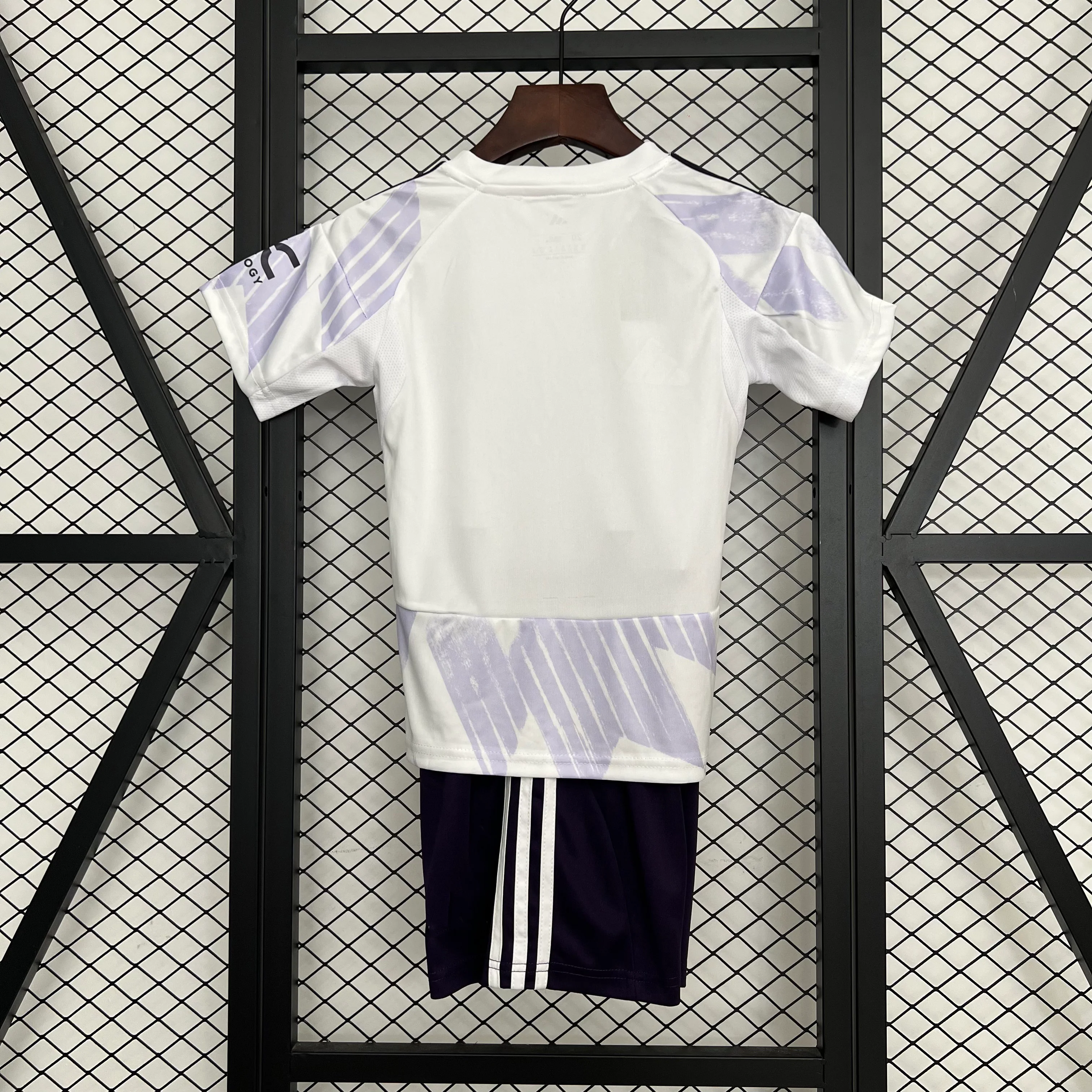 2025-26 Manchester United Away KIDS 16-28 - Image 2