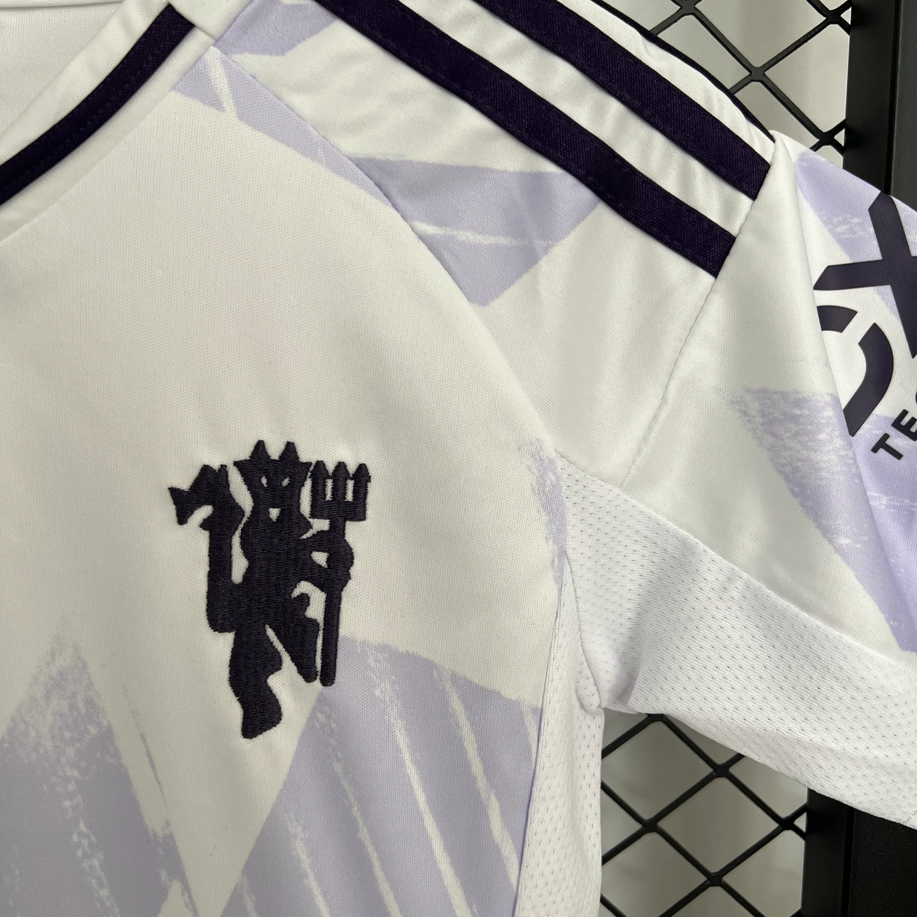 2025-26 Manchester United Away KIDS 16-28 - Image 4