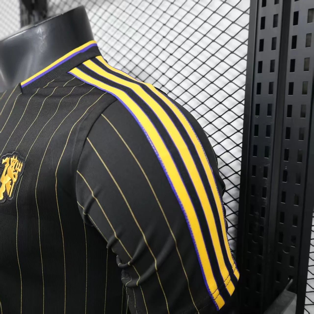 2025-26 Manchester United Casual Style Black Player S-2XL - Image 4