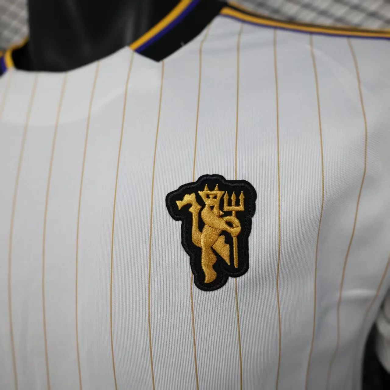 2025-26 Manchester United Casual style White Player S-2XL - Image 3