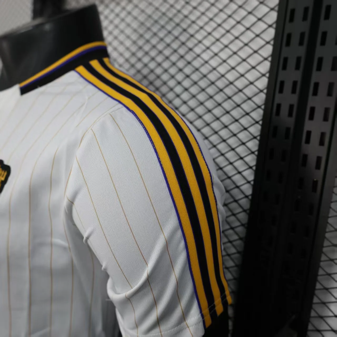 2025-26 Manchester United Casual style White Player S-2XL - Image 4