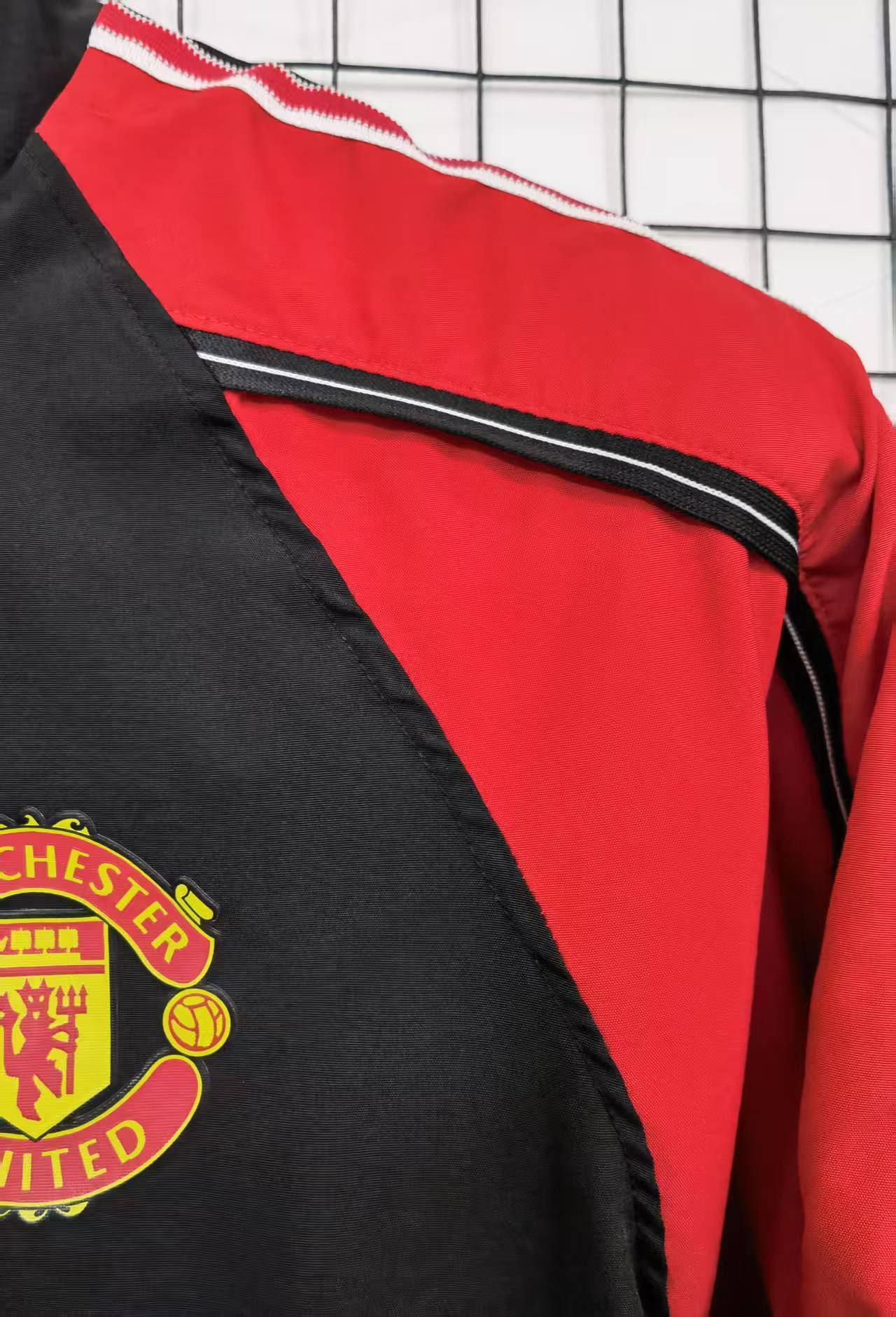 2025-26 Manchester United Retro Windbreaker S-XXL - Image 4
