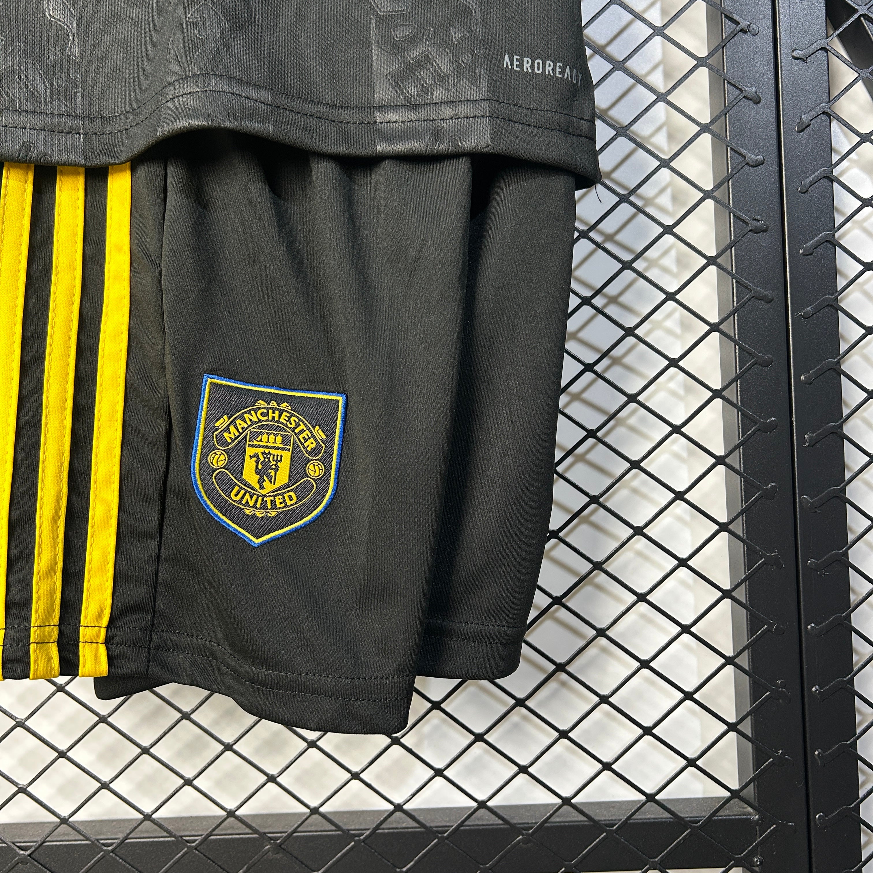 2025-26 Manchester United Third Away KIDS 16-28 - Image 4