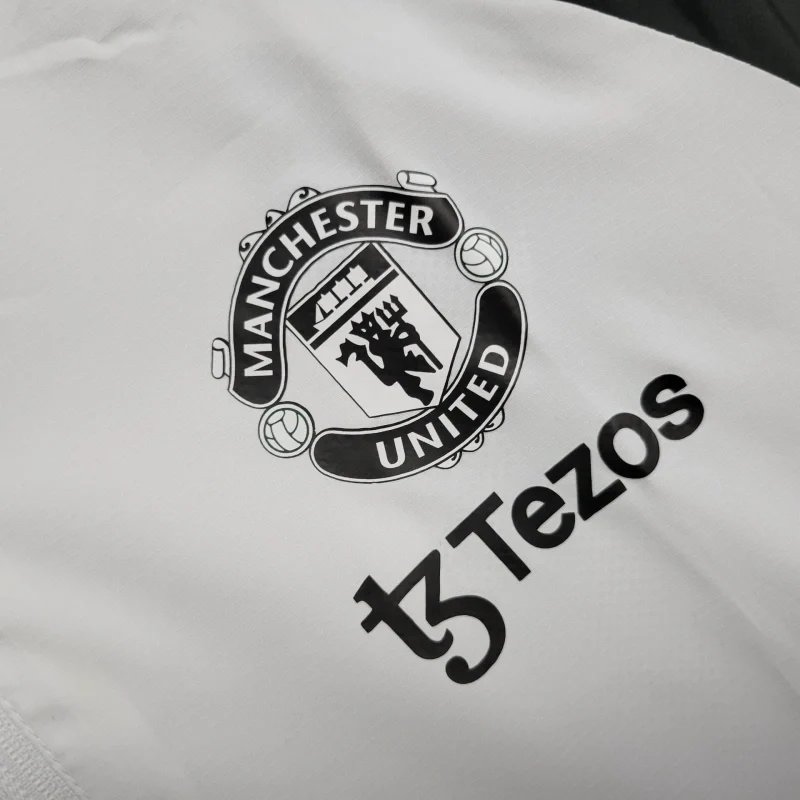 2025-26 Manchester United White Windbreaker S-2XL - Image 3
