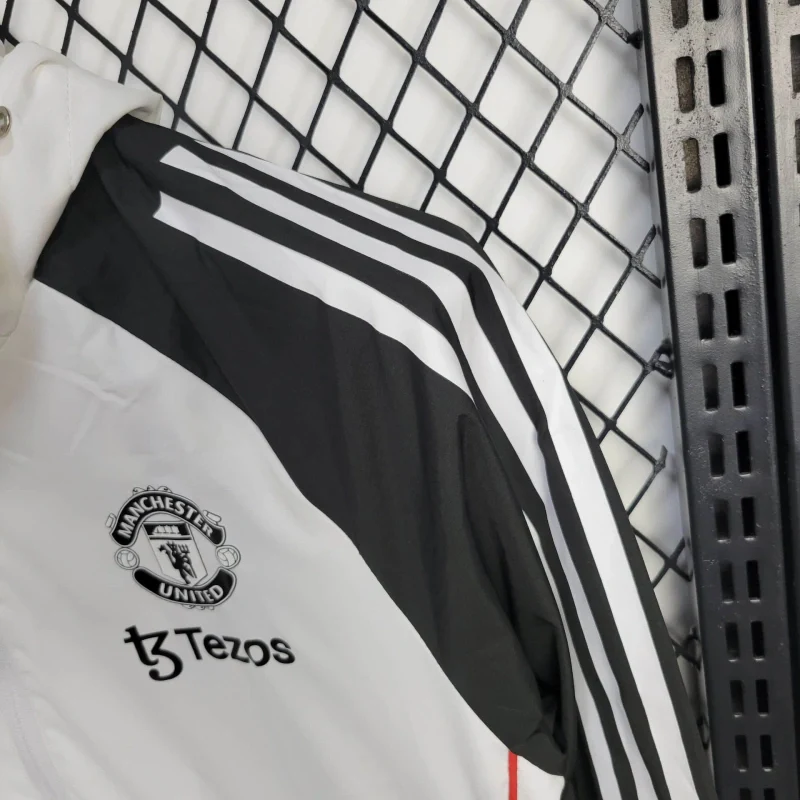 2025-26 Manchester United White Windbreaker S-2XL - Image 5