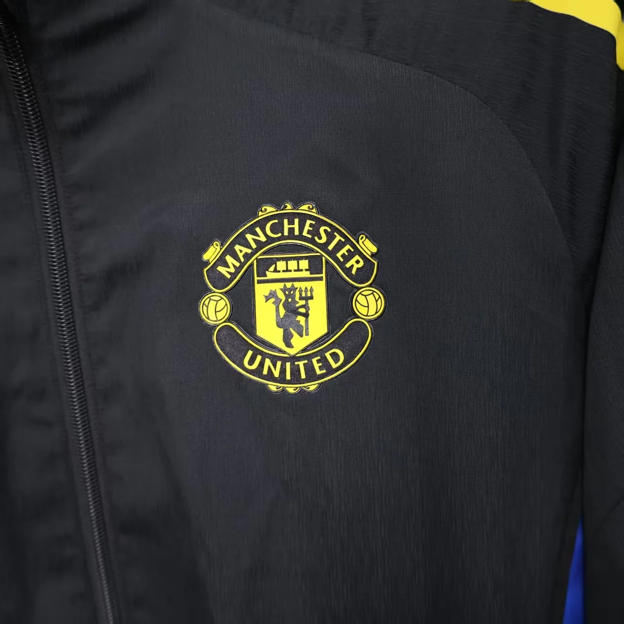 2025-26 Manchester United windbreaker (with net) S-2XL - Image 3