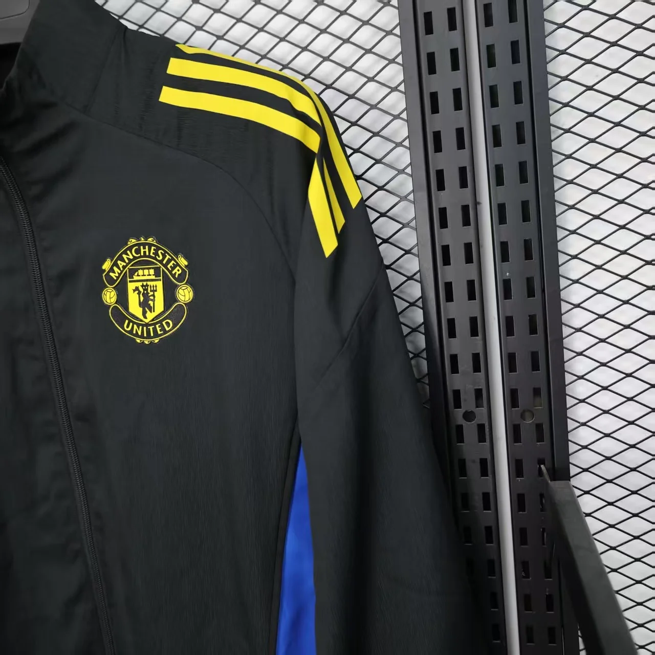 2025-26 Manchester United windbreaker (with net) S-2XL - Image 4