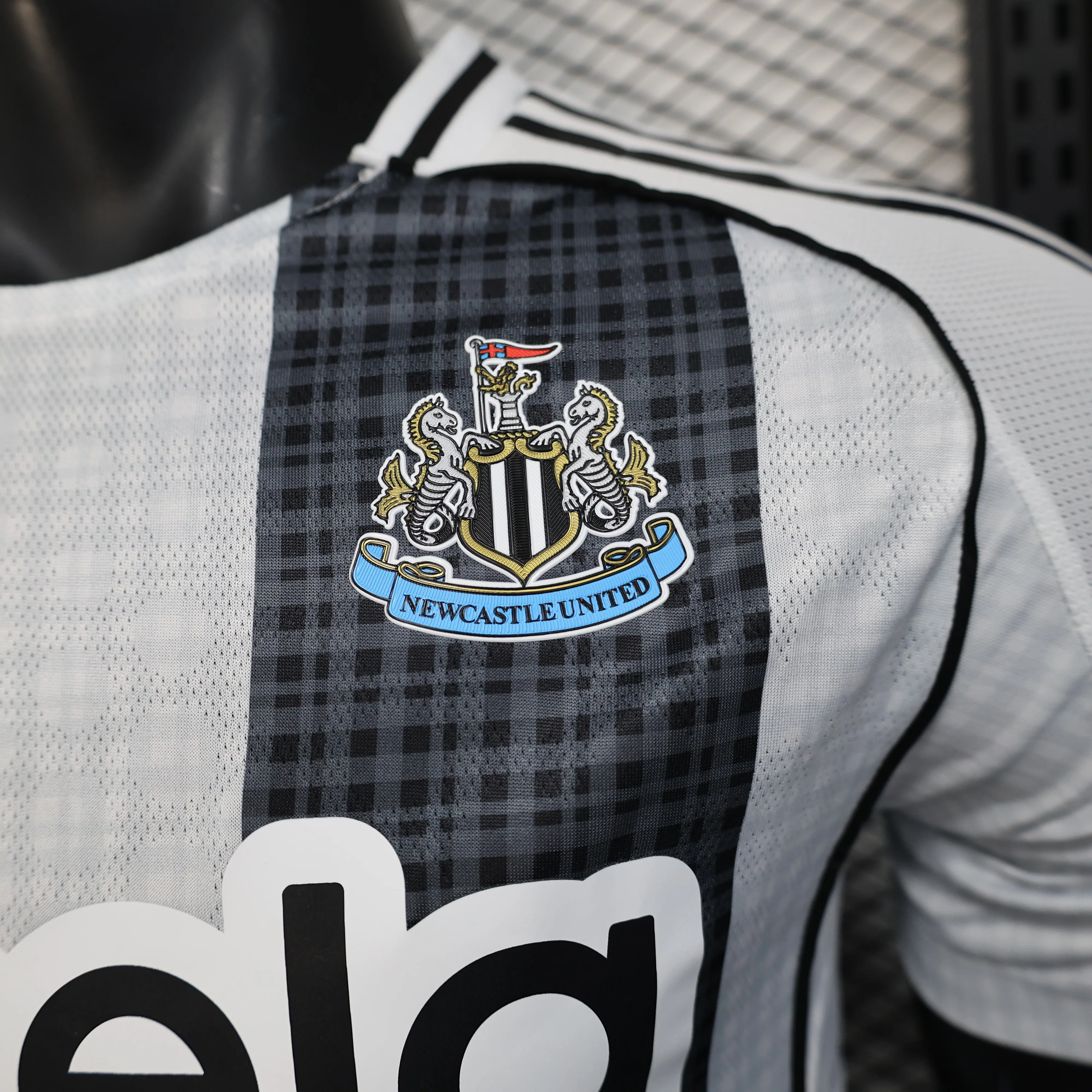 2025-26 Newcastle United Home S-2XL - Image 2