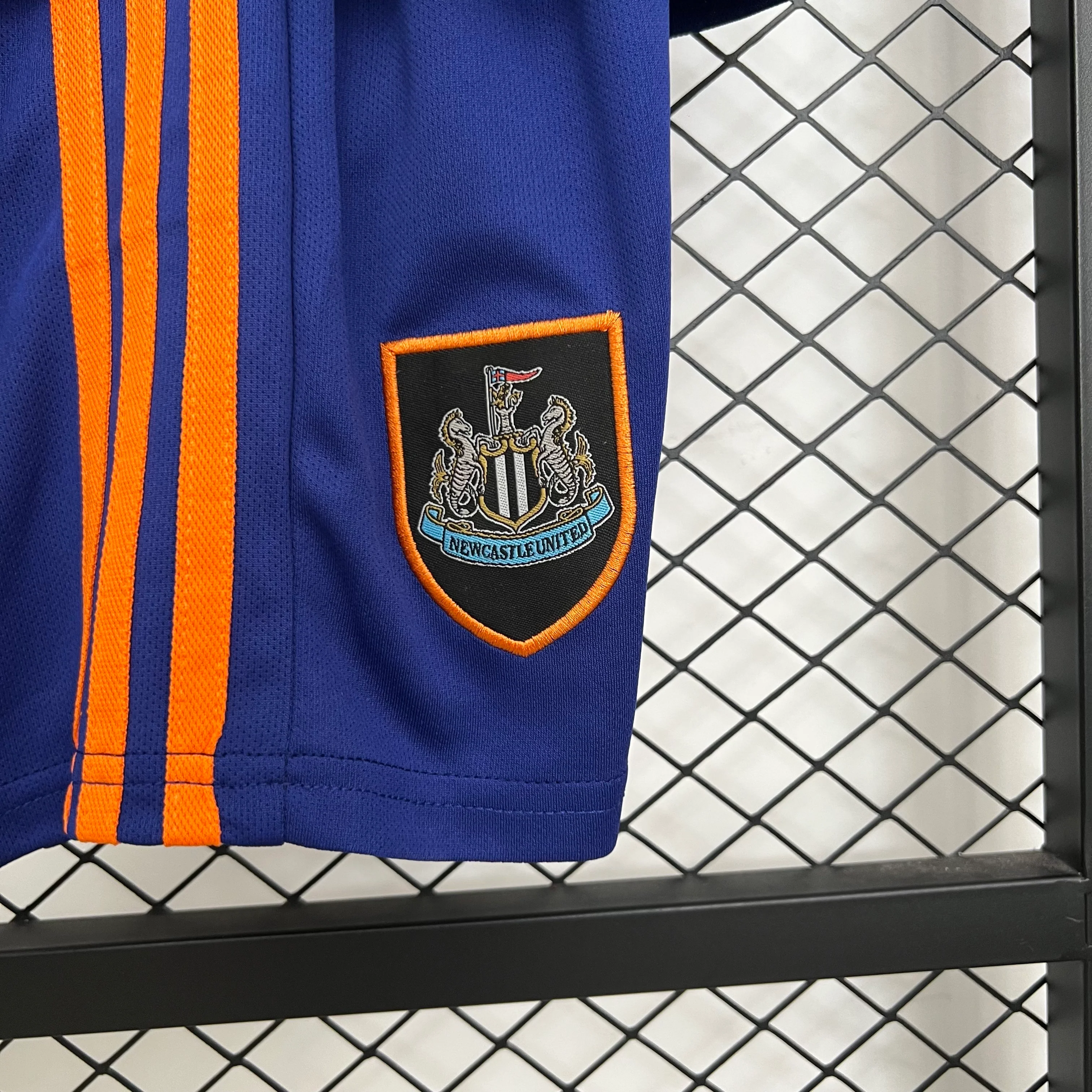 2025-26 Newcastle United third away Kids 16-28 - Image 3
