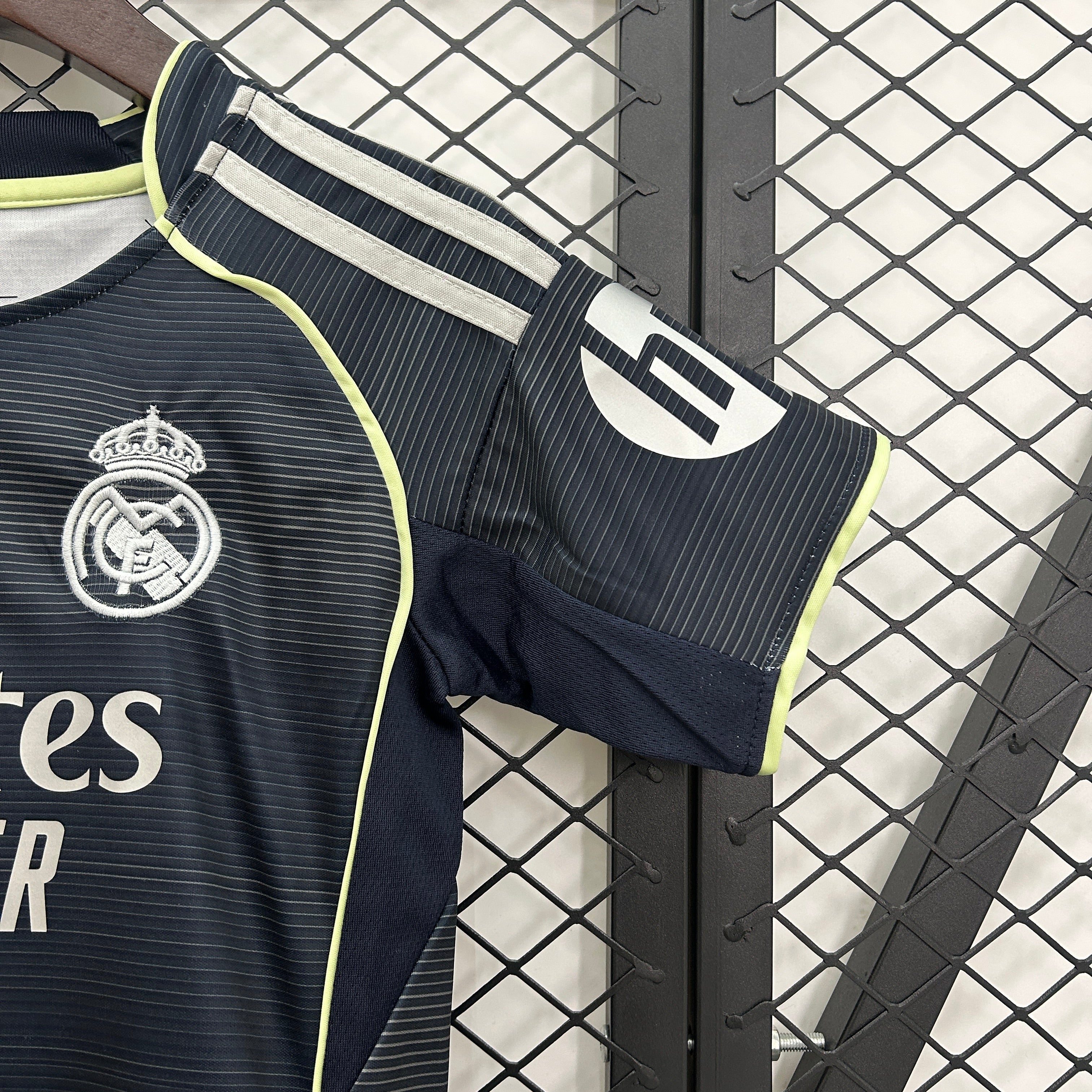 2025-26 Real Madrid Away KIDS 16-28 - Image 3