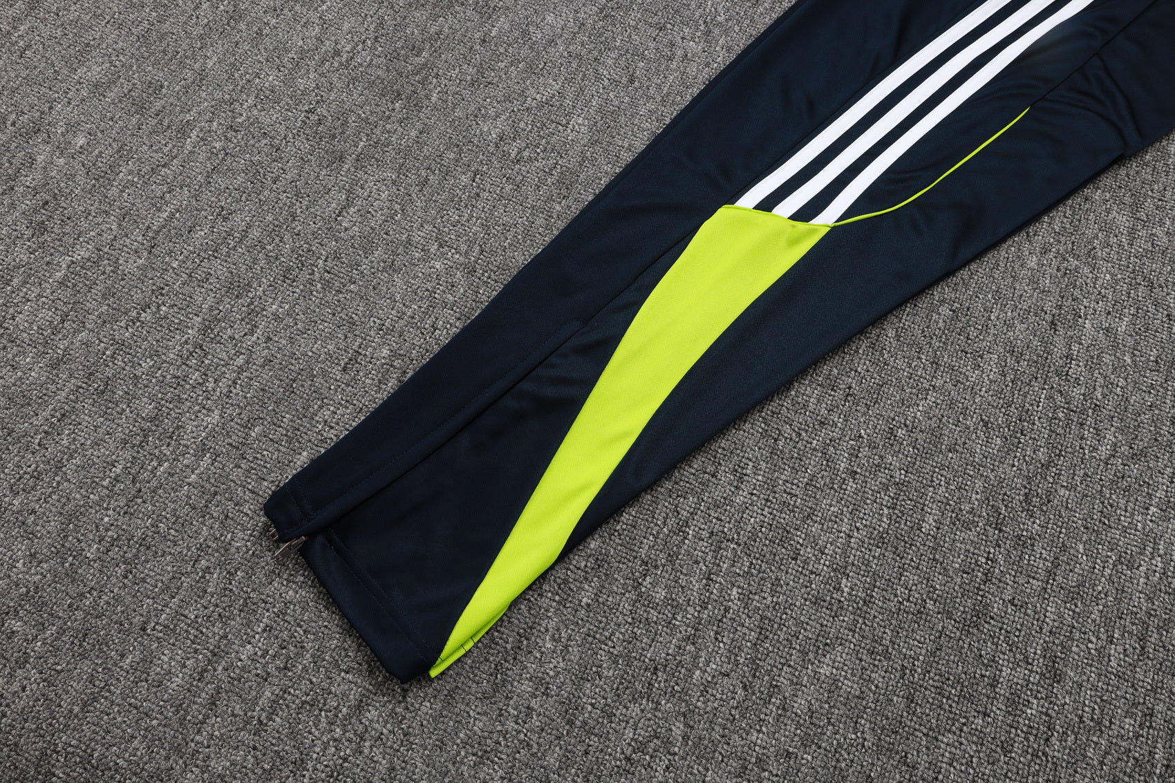 2025-26 Real Madrid Black Green training suit S-2XL - Image 22