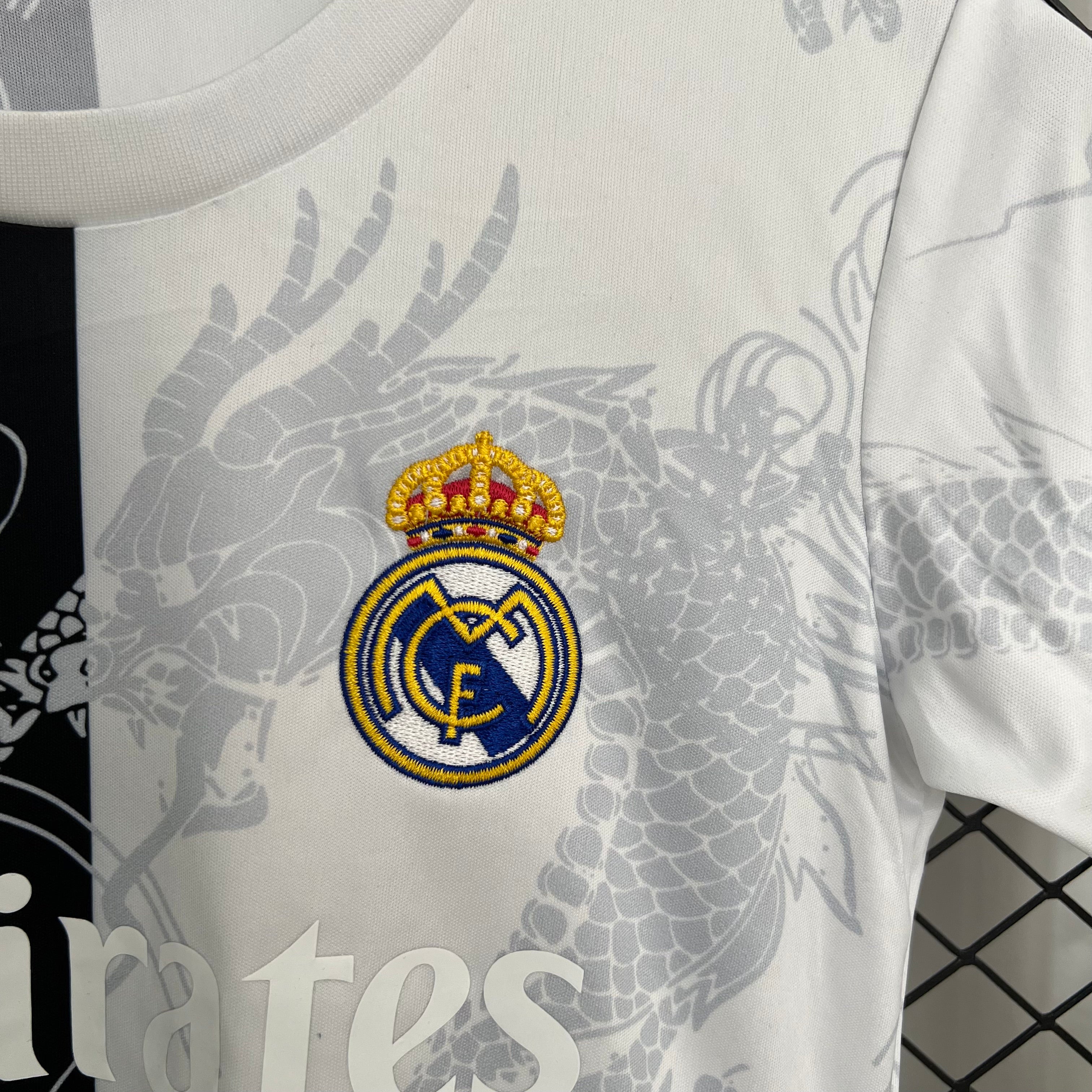 2025-26 Real Madrid Black-White Dragon KIDS 16-28 - Image 3