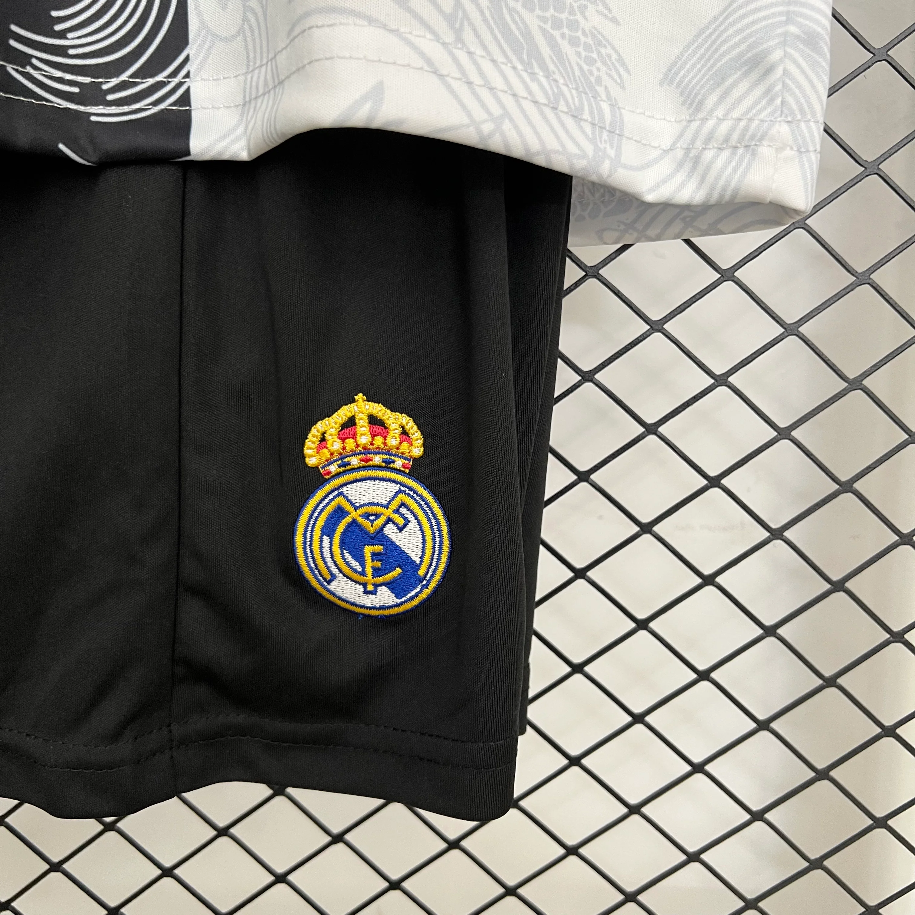 2025-26 Real Madrid Black-White Dragon KIDS 16-28 - Image 5