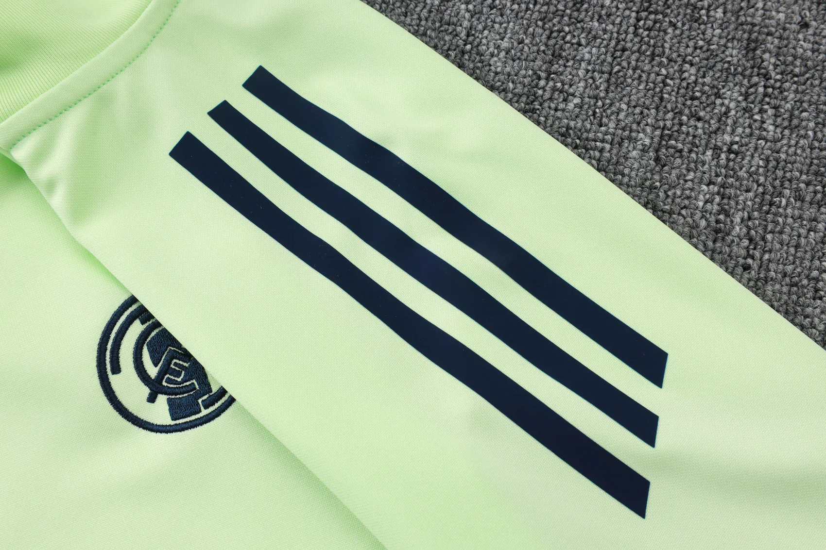 2025-26 Real Madrid Long zipper Light green training suit S-2XL - Image 5