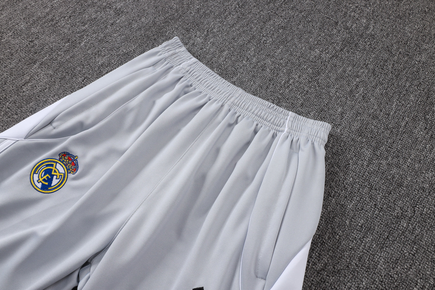 2025-26 Real Madrid Long zipper off-white gray training suit S-2XL - Image 15
