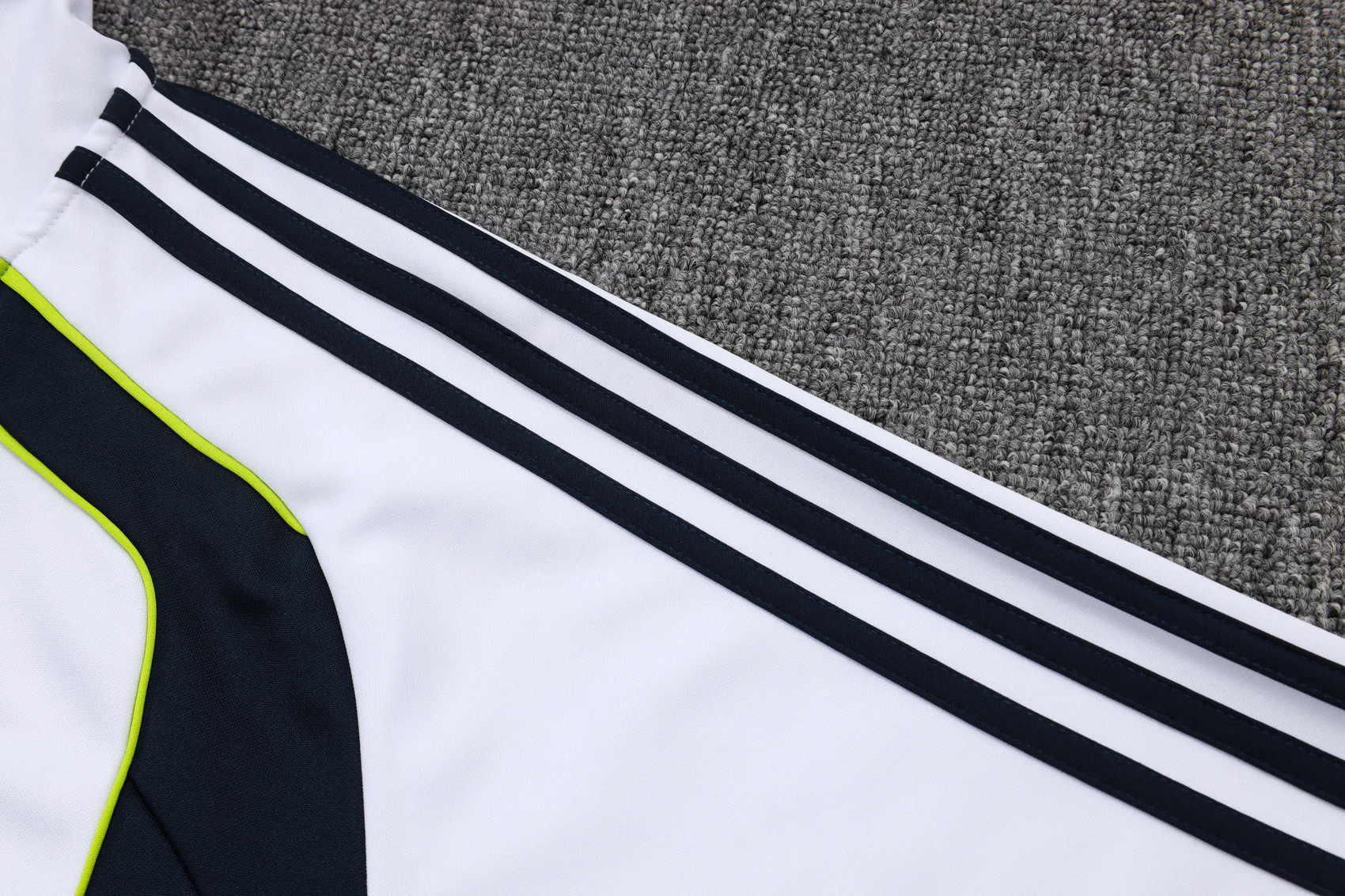 2025-26 Real Madrid Long zipper White-Green training suit S-2XL - Image 6