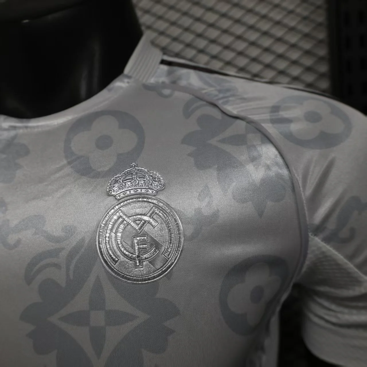 2025-26 Real Madrid LV Galaxy Light Special Player S-2XL - Image 3