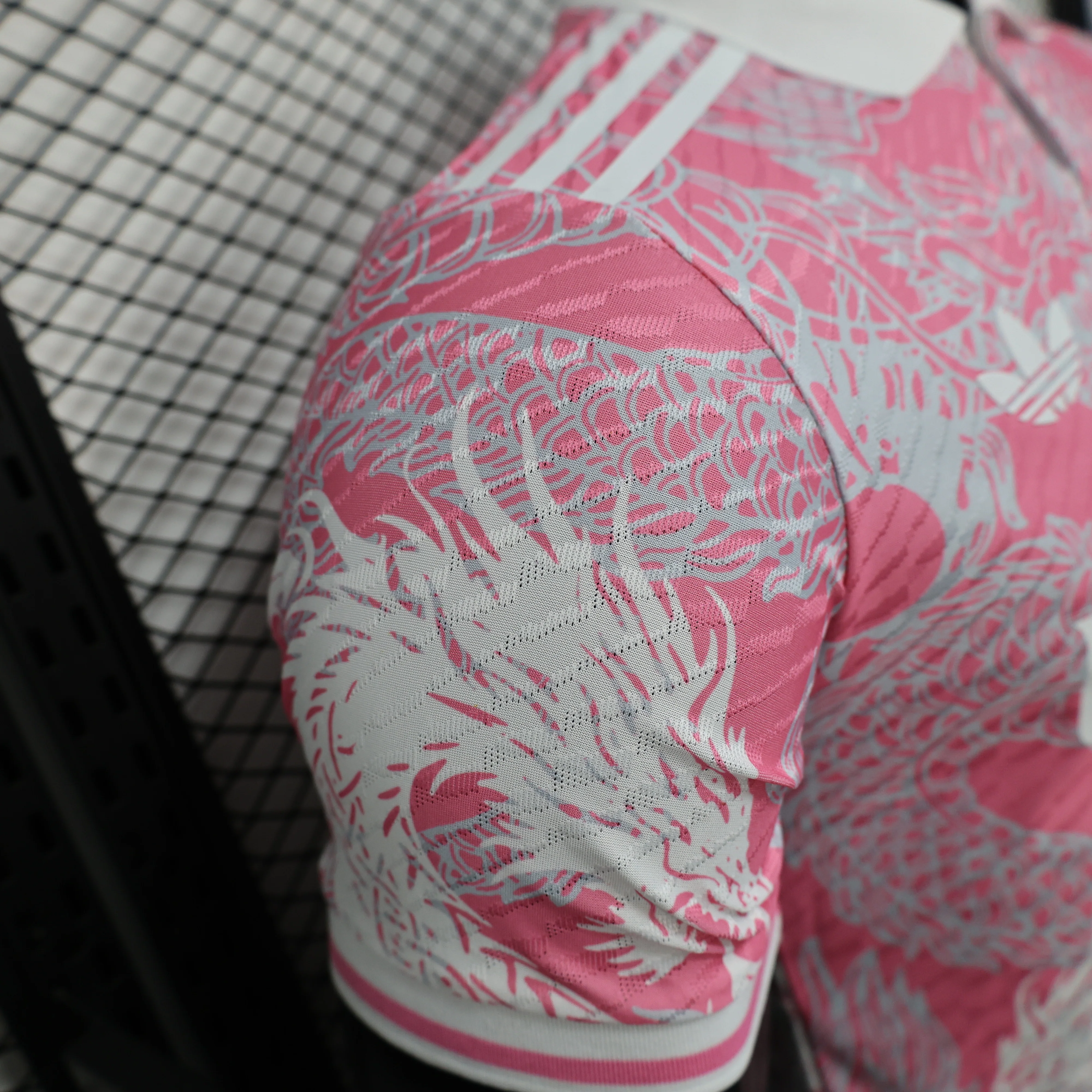 2025-26 Real Madrid Pink Dragon Polp Player Size S-2XL - Image 3