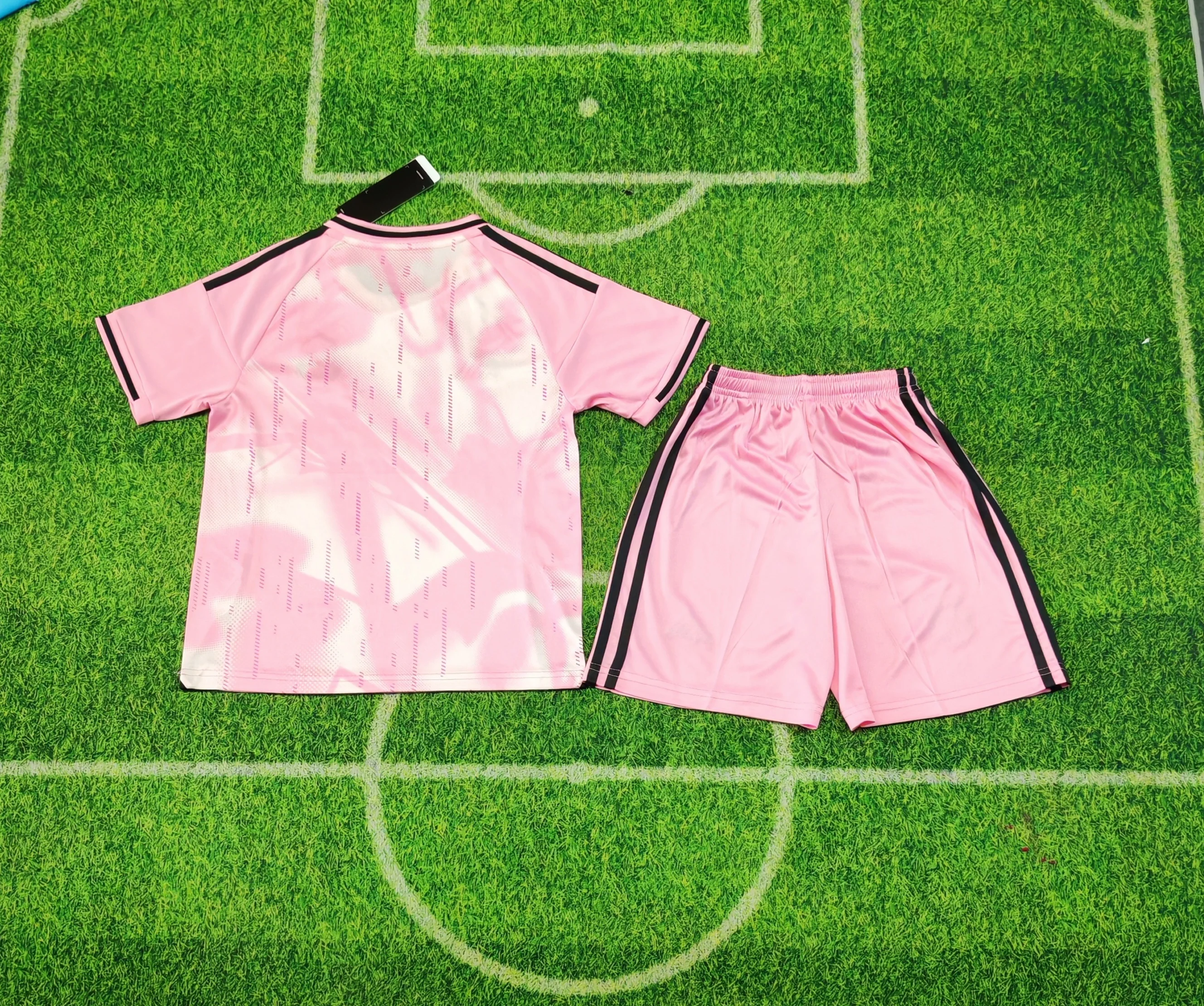 2025-26 Real Madrid Special Pink KIDS 16-28 - Image 2