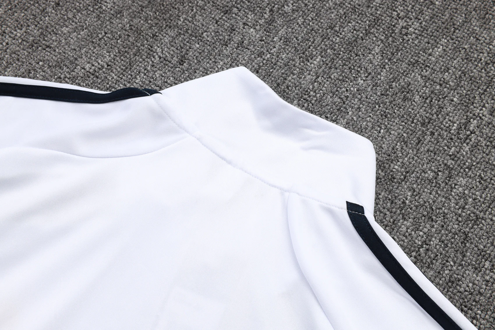 2025-26 Real Madrid White Green training suit S-2XL - Image 10