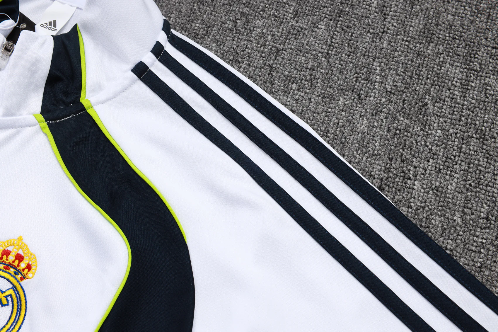 2025-26 Real Madrid White Green training suit S-2XL - Image 4