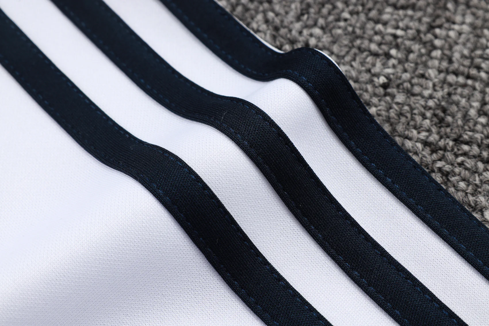 2025-26 Real Madrid White Green training suit S-2XL - Image 5